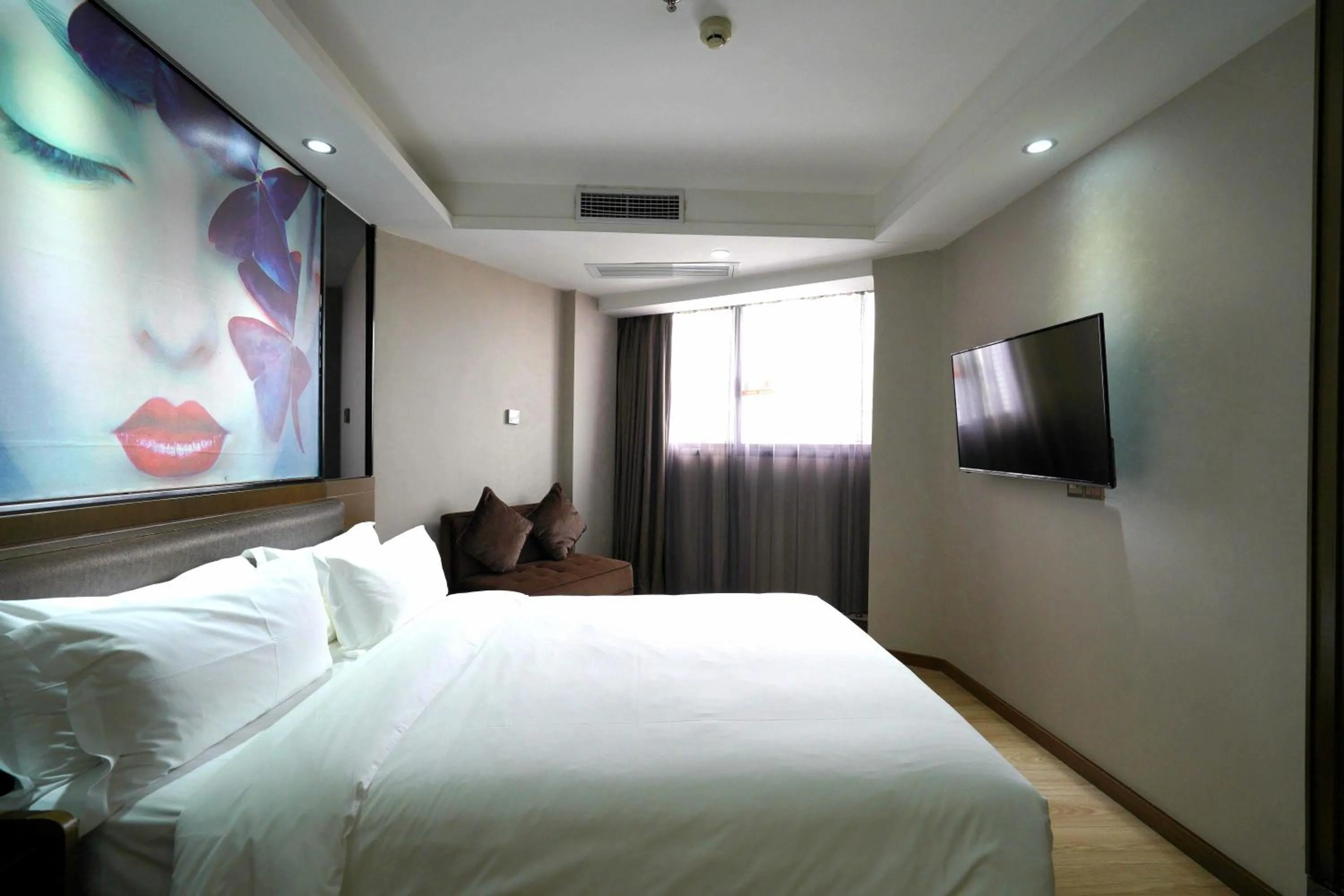 Photo of the whole room, Bed in Insail Hotels (Pazhou Exhibition Center KeCun Metro Station Dunhe Road Branch Guangzhou)
