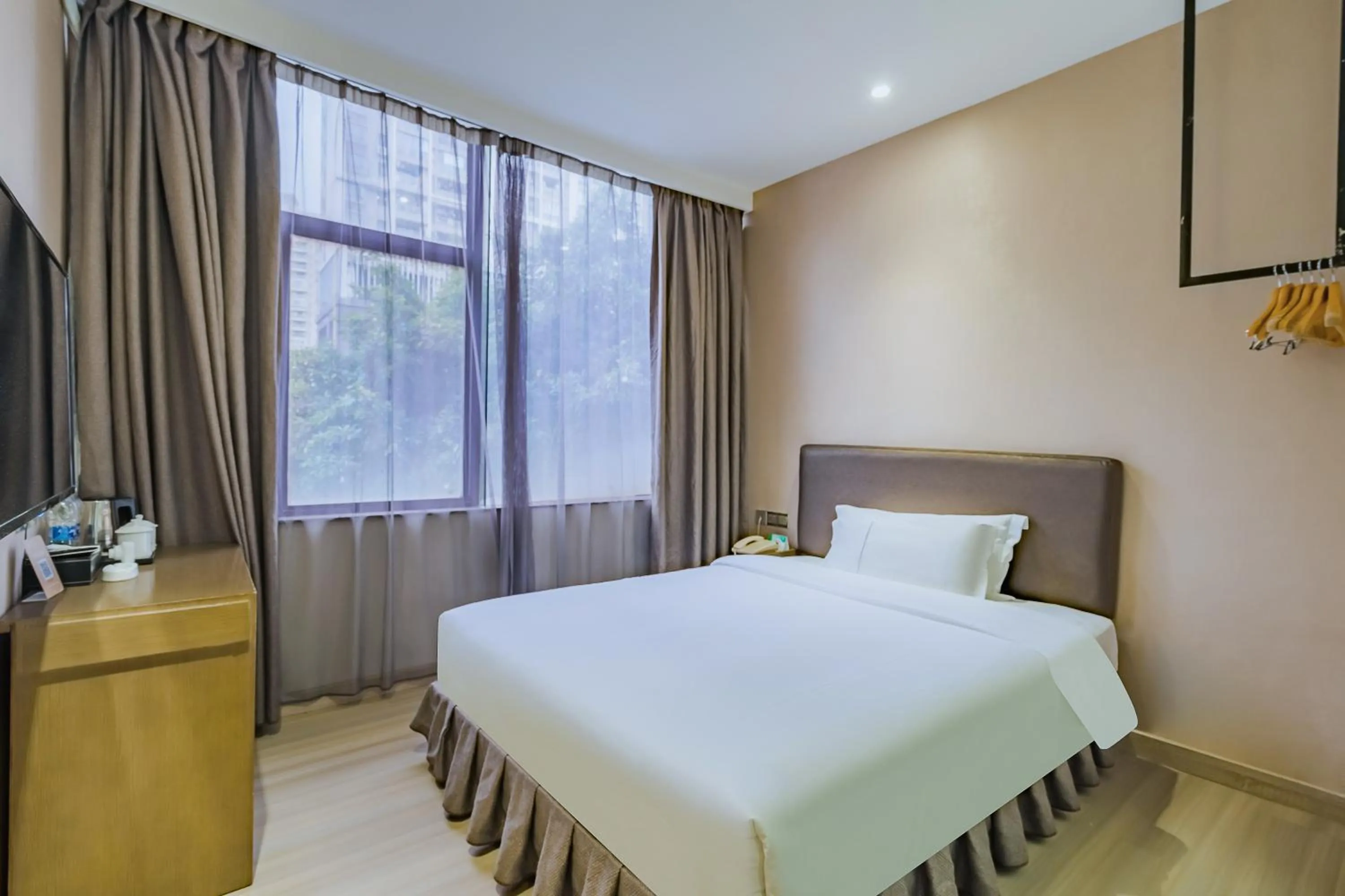 Photo of the whole room, Bed in Insail Hotels (Pazhou Exhibition Center KeCun Metro Station Dunhe Road Branch Guangzhou)