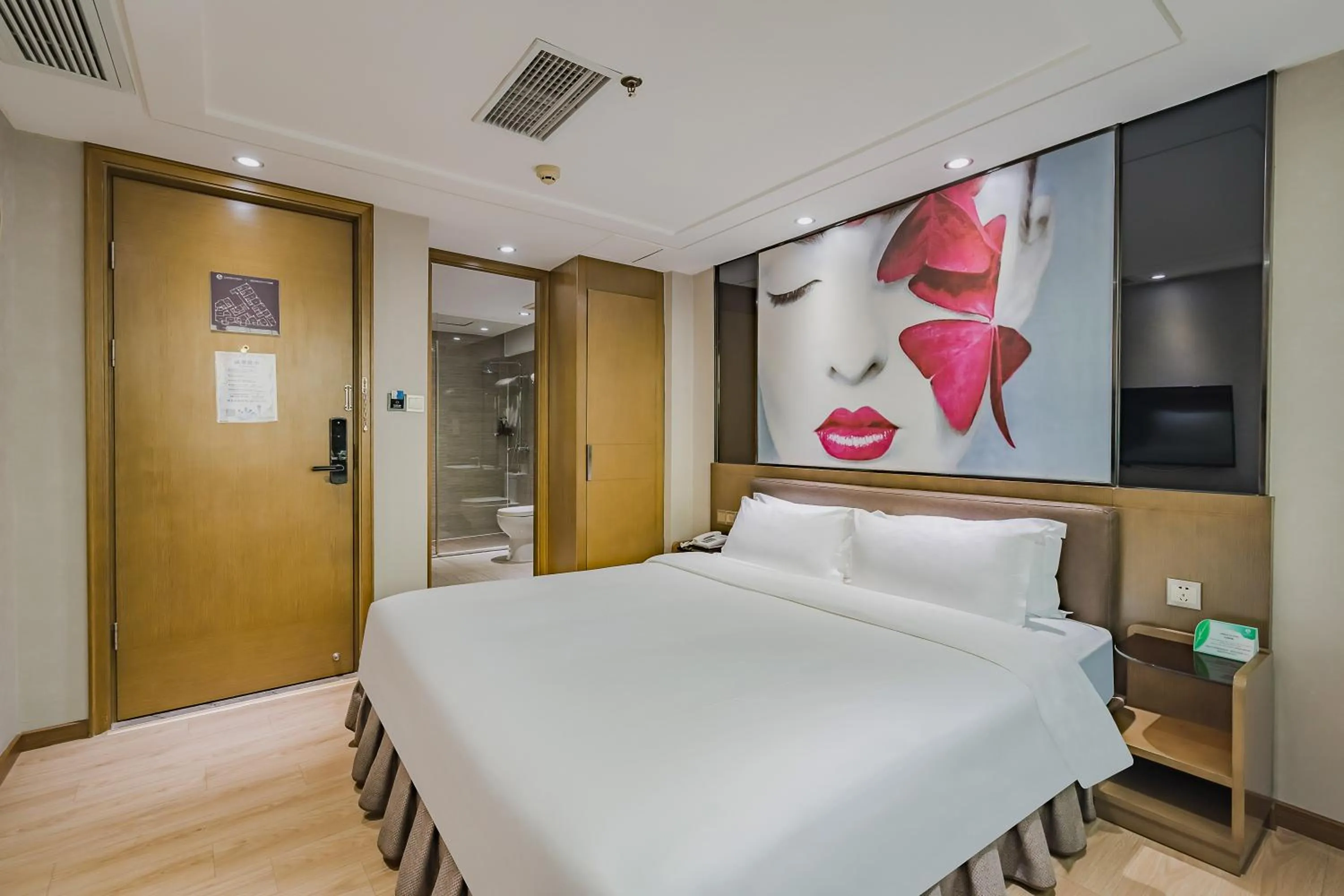 Photo of the whole room, Bed in Insail Hotels (Pazhou Exhibition Center KeCun Metro Station Dunhe Road Branch Guangzhou)