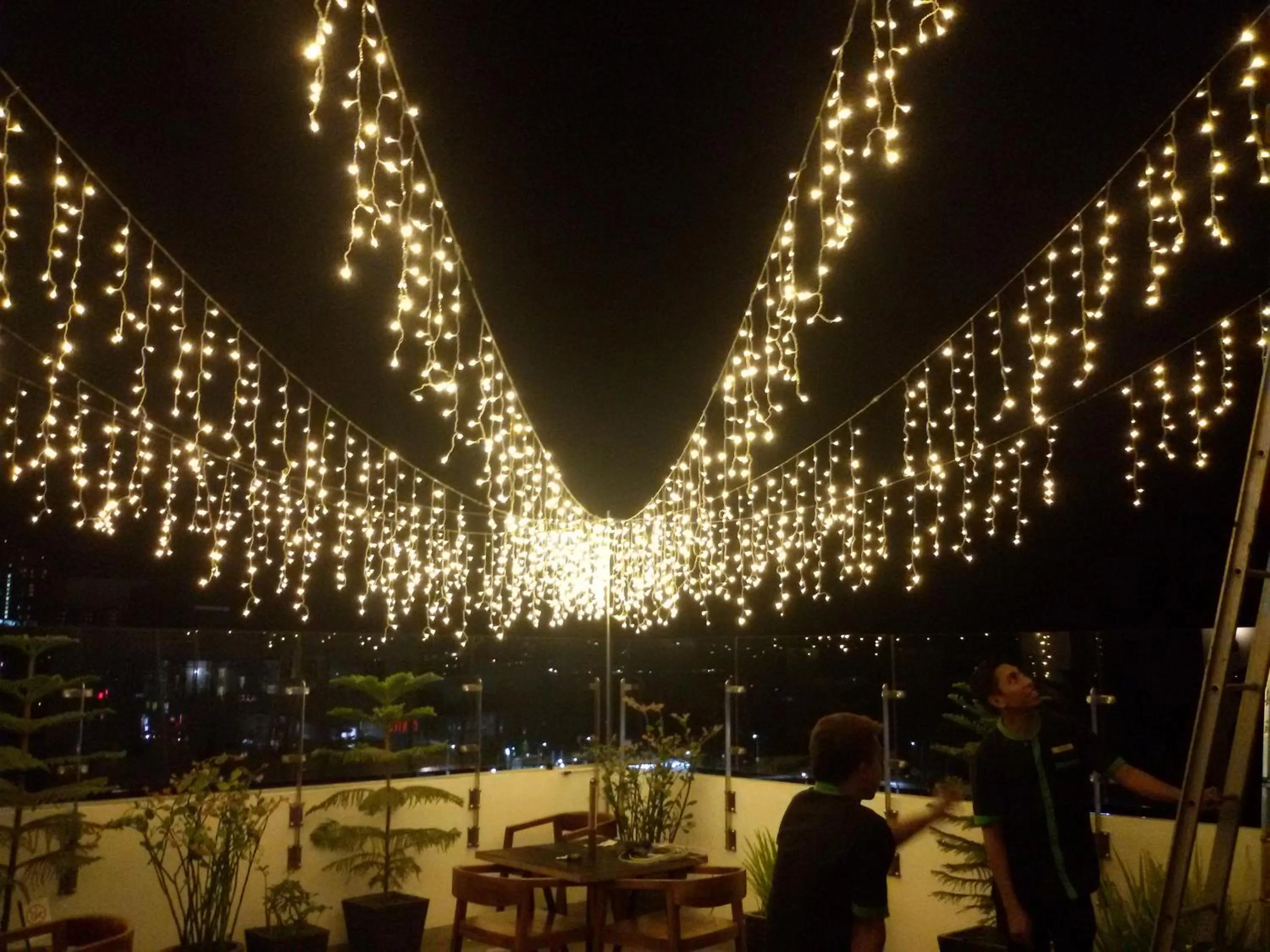 Restaurant/places to eat in Green Eden Hotel