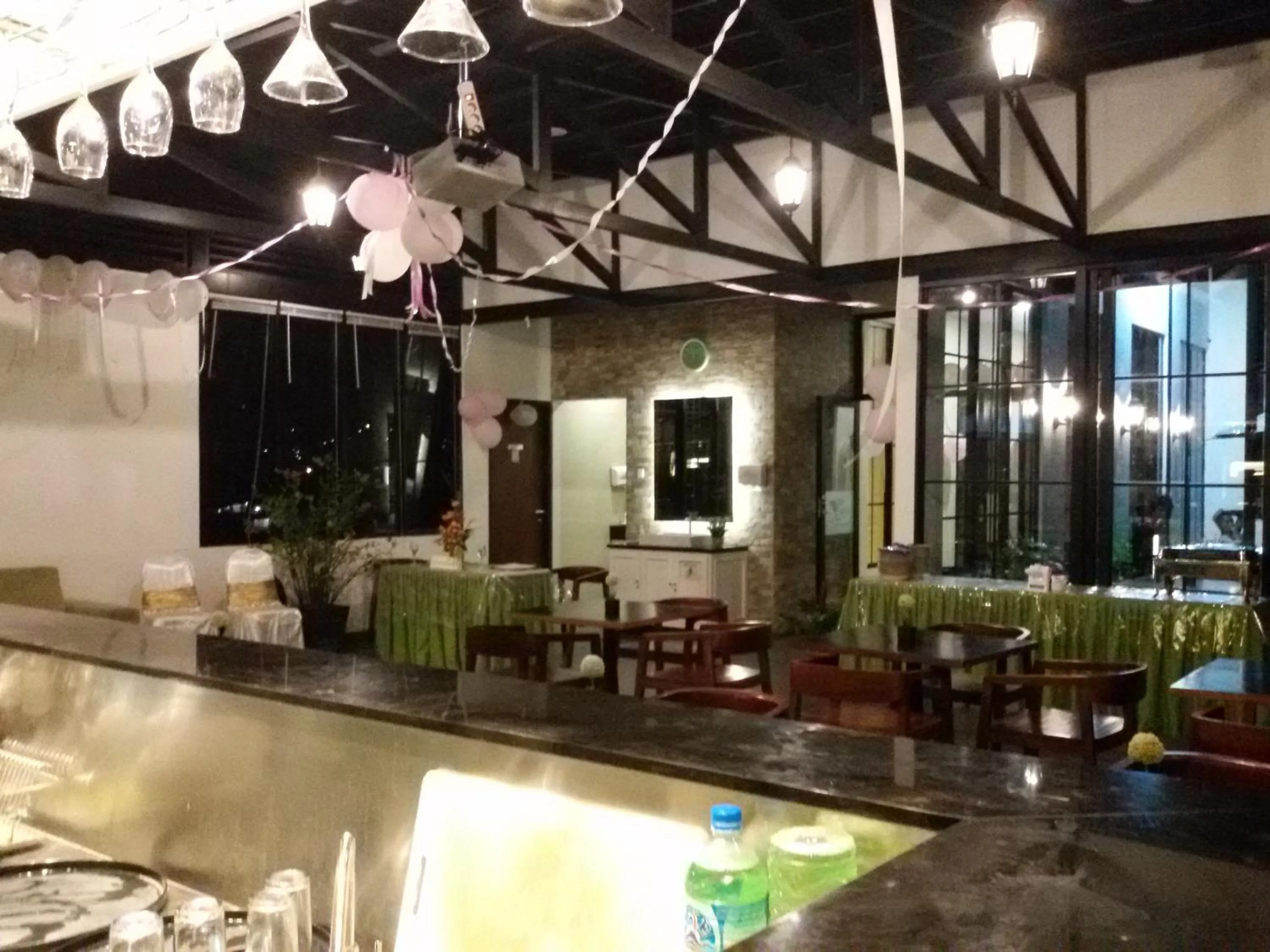 Restaurant/places to eat in Green Eden Hotel