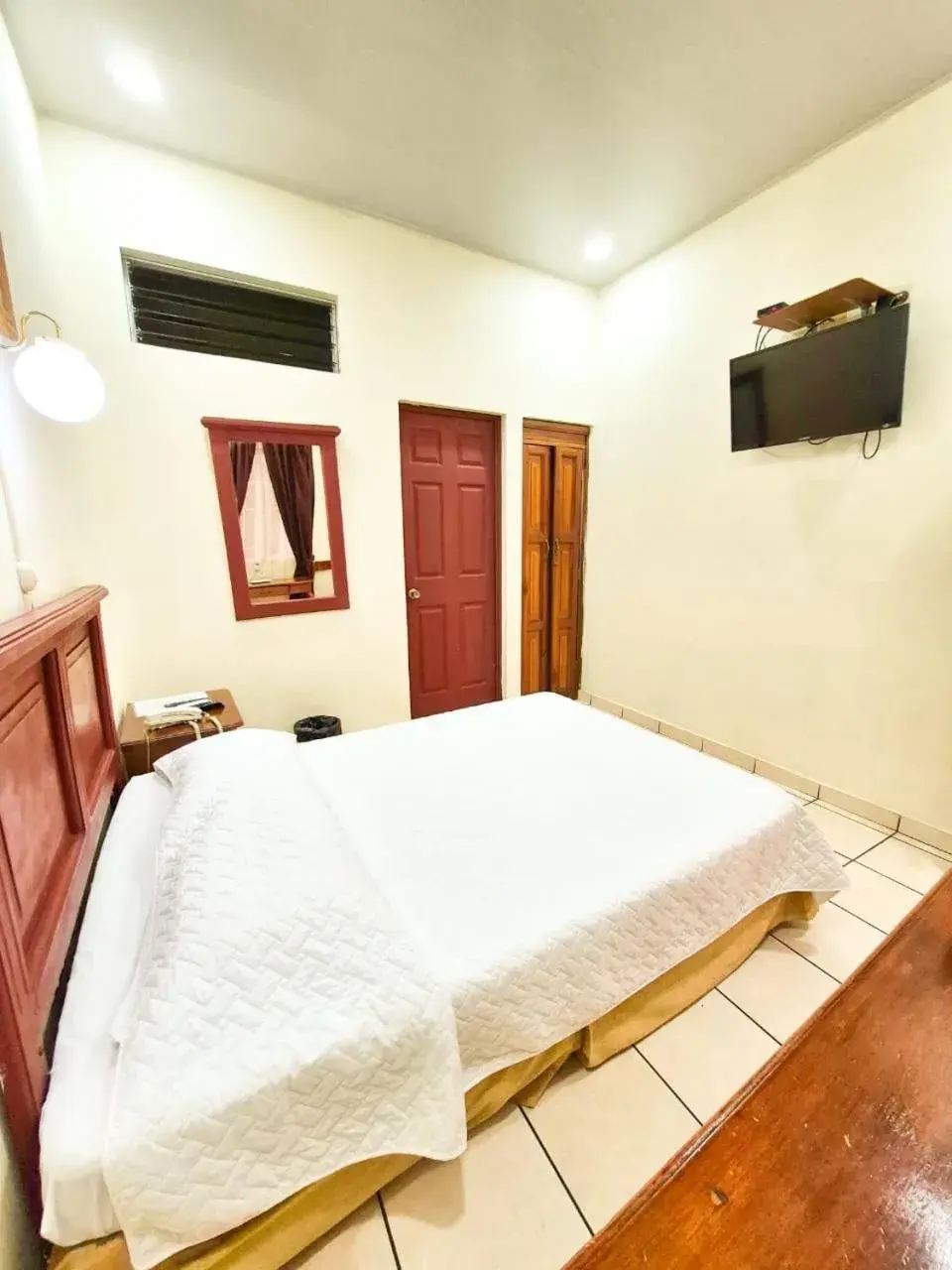 Single Room - single occupancy in Hotel Continental Plaza Single Room - single occupancy in Hotel Continental Plaza