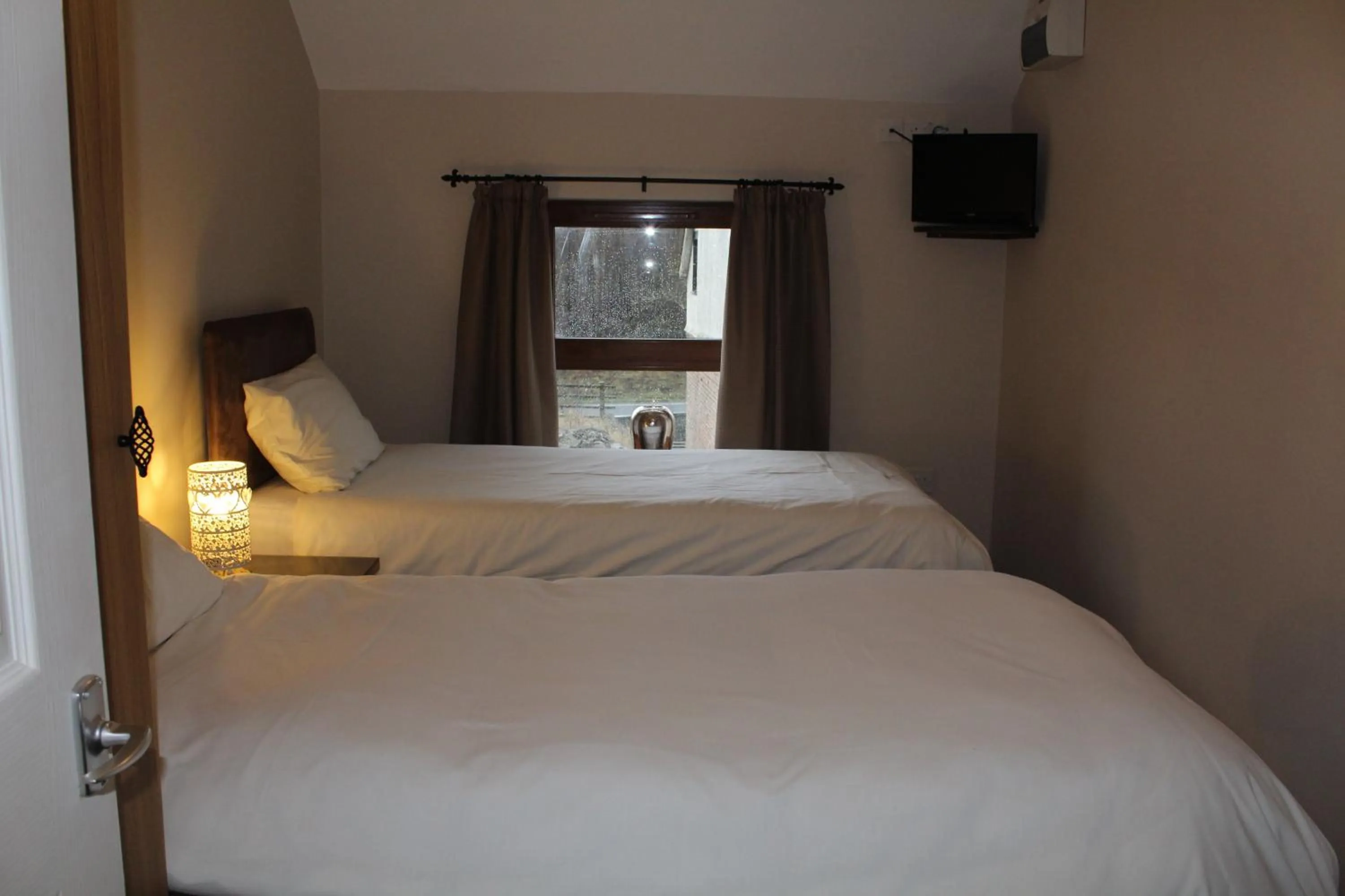 Bed in The Nags Head Tredegar