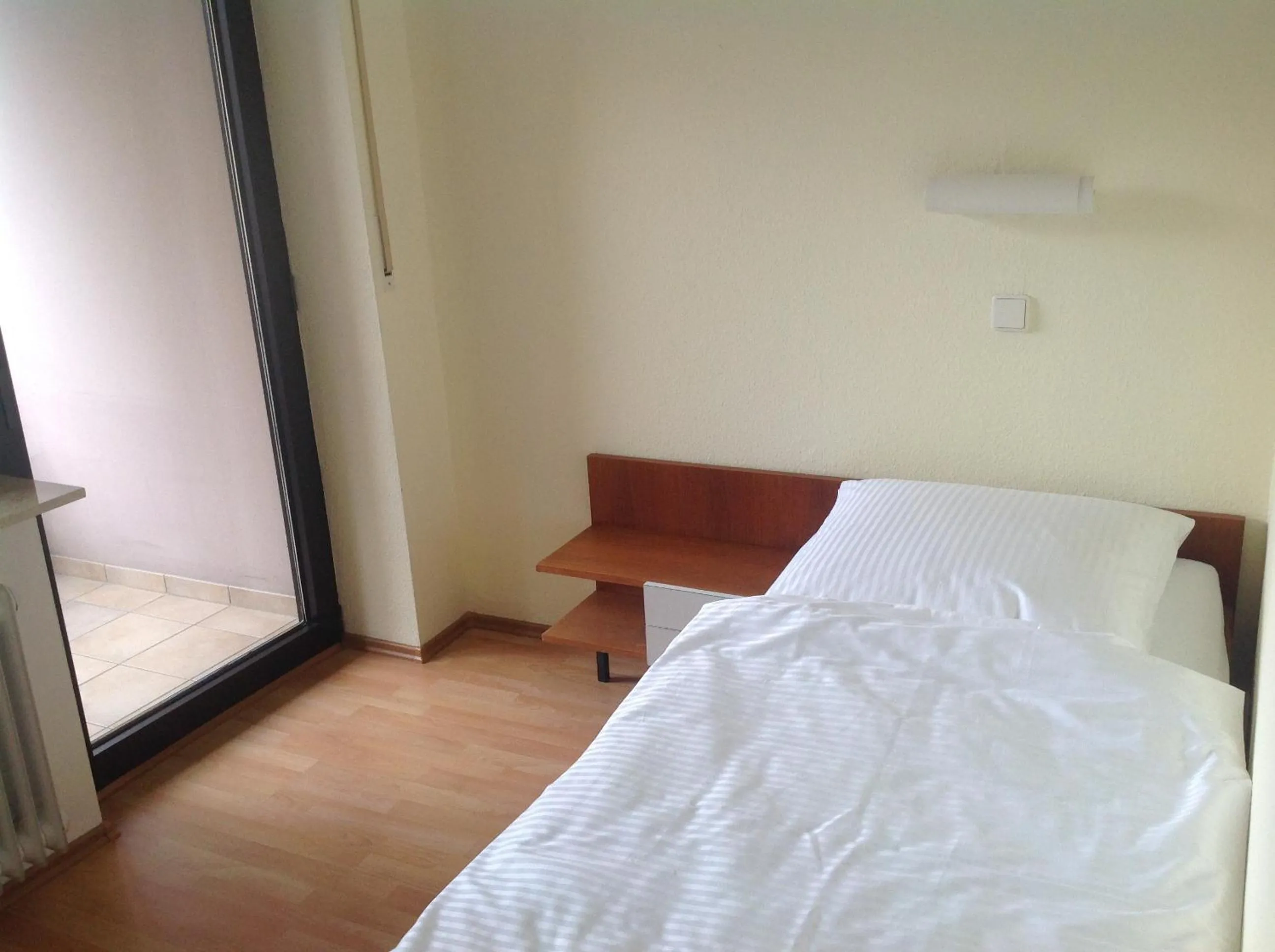 Photo of the whole room, Bed in Hotel-Pension Schlossgarten