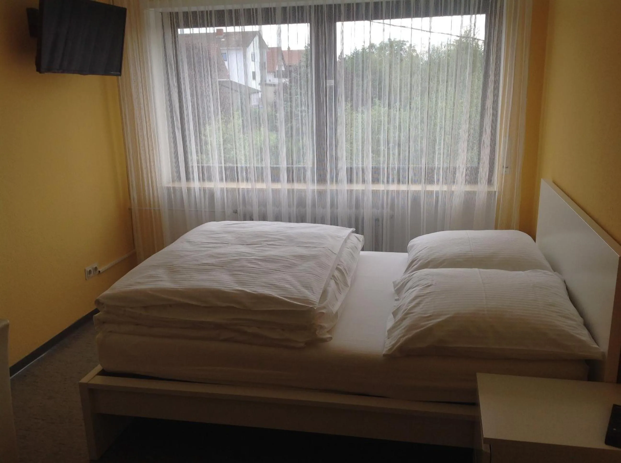 Photo of the whole room, Bed in Hotel-Pension Schlossgarten