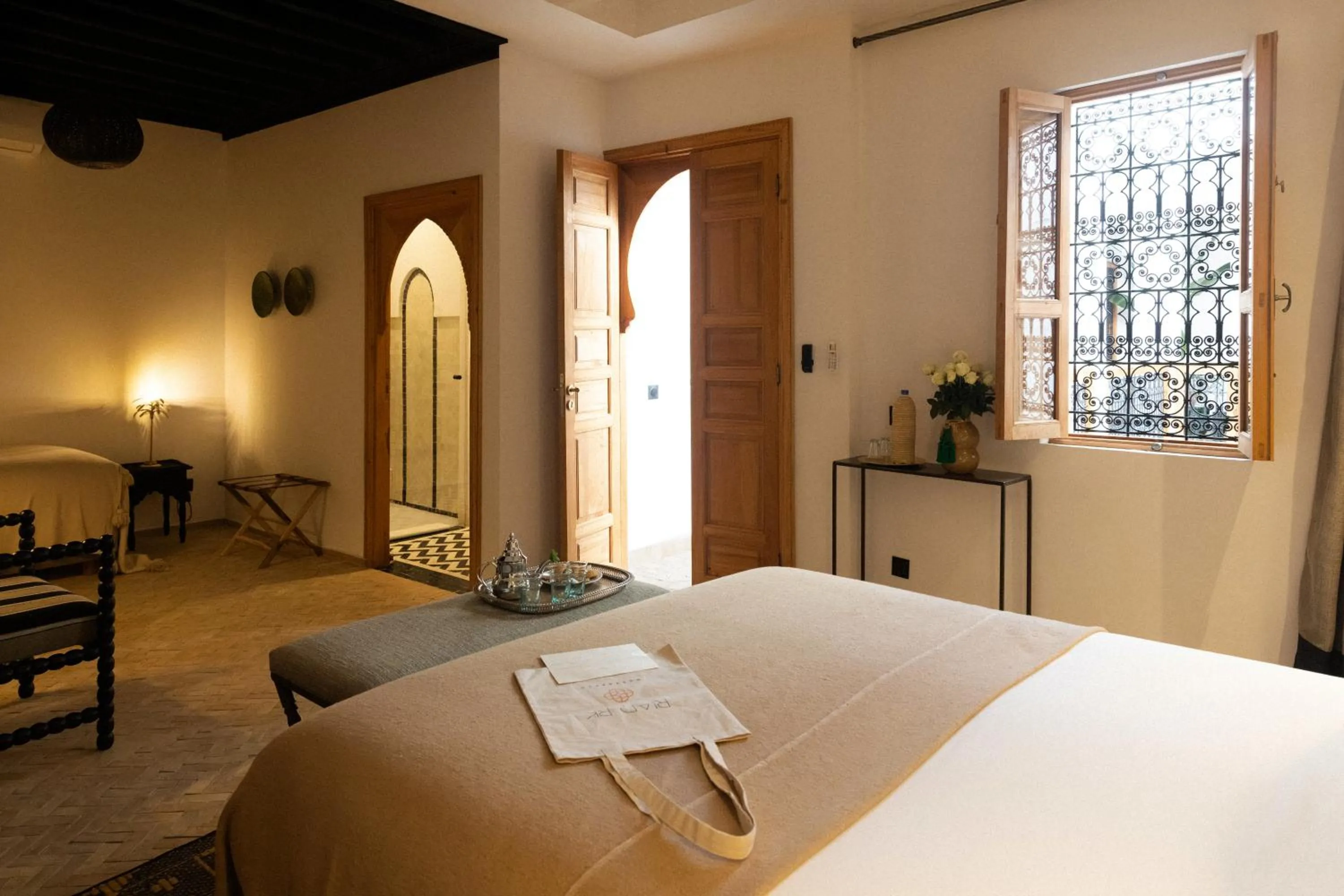 Photo of the whole room, Bed in Riad RK Suites & Spa