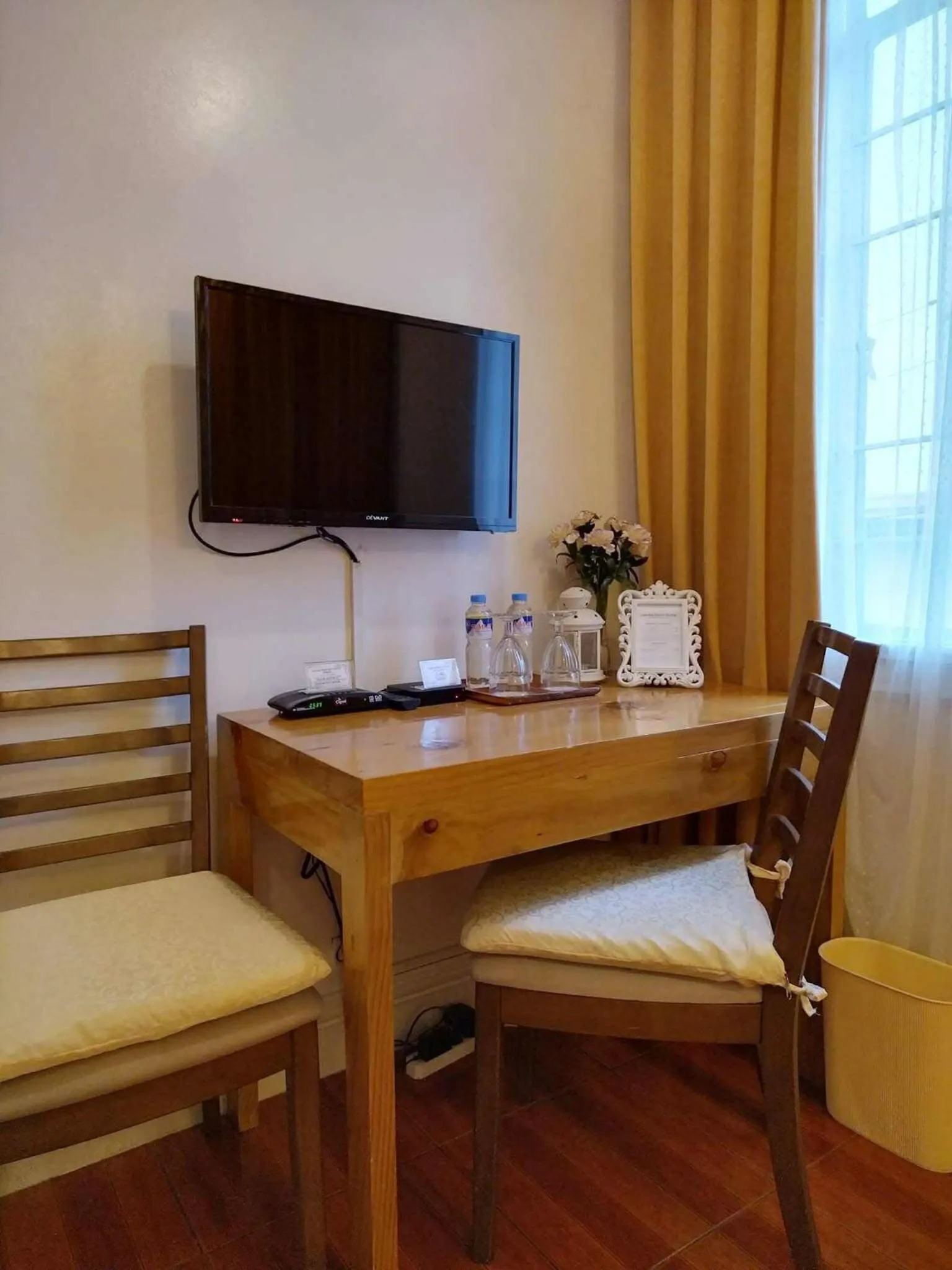 TV and multimedia in Makati Riverside Inn