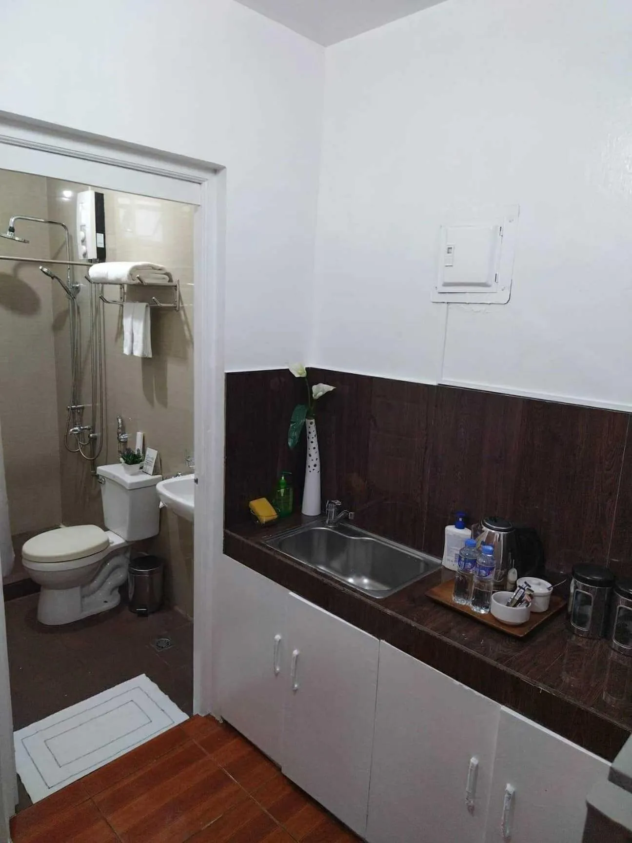 Shower in Makati Riverside Inn