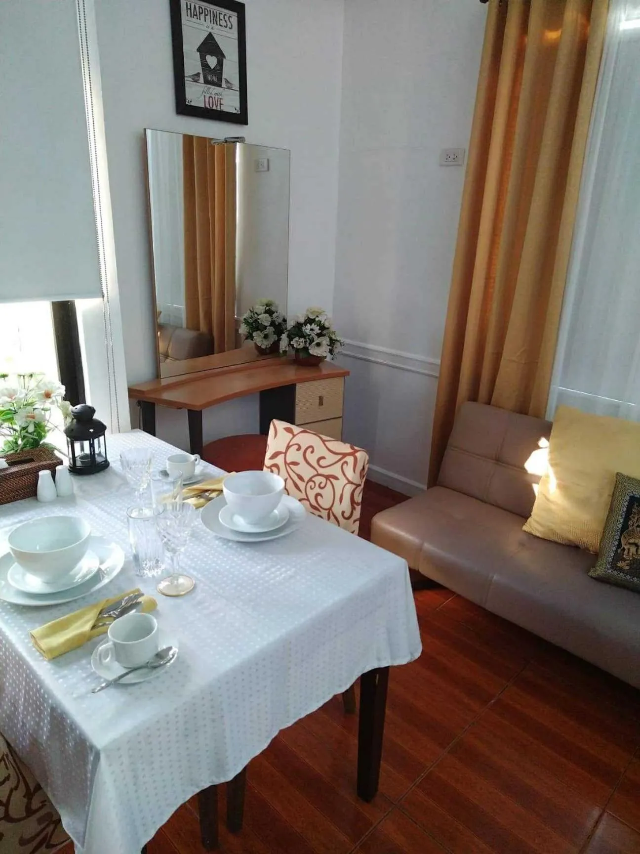 Living room in Makati Riverside Inn