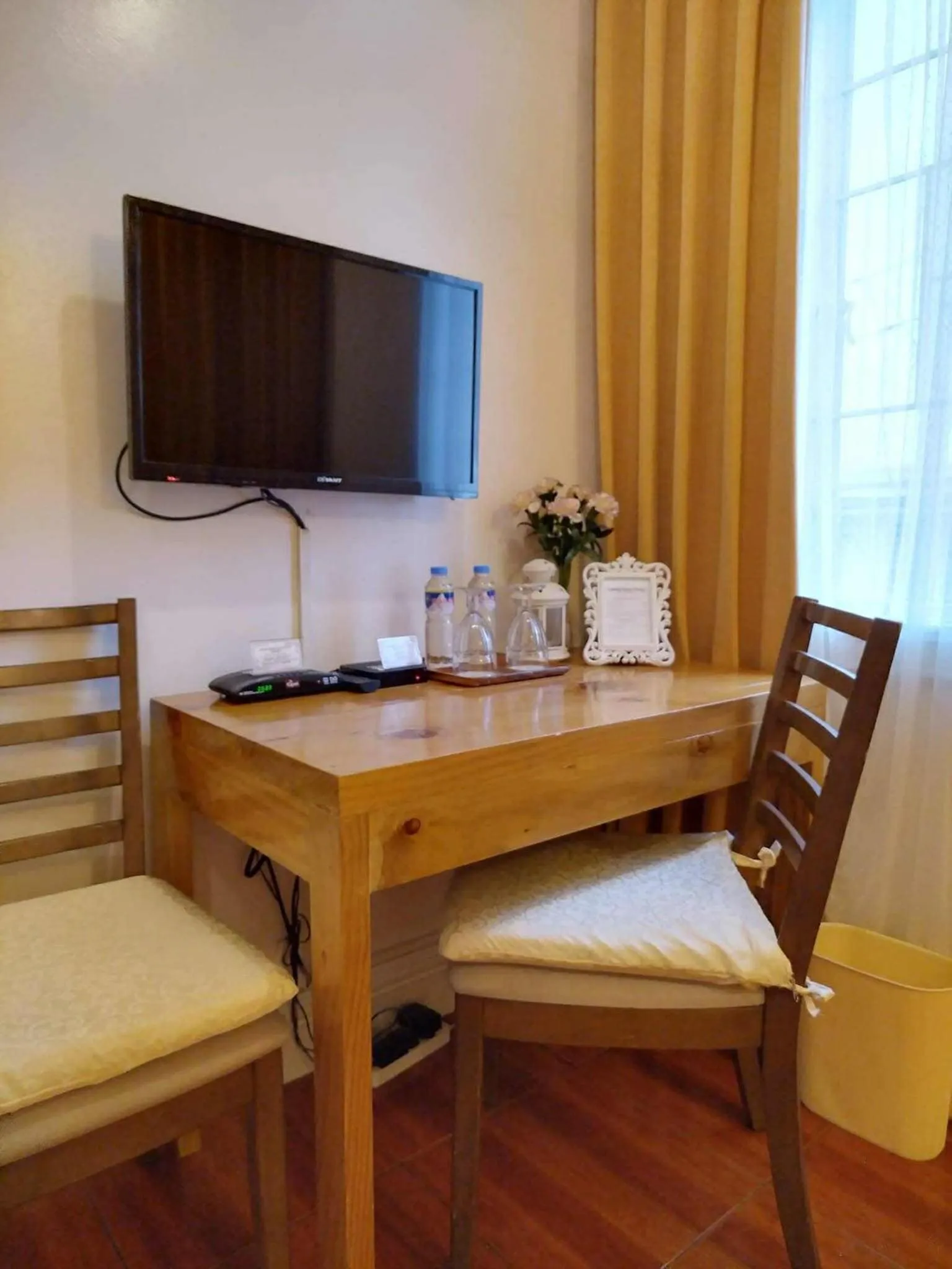 TV and multimedia in Makati Riverside Inn