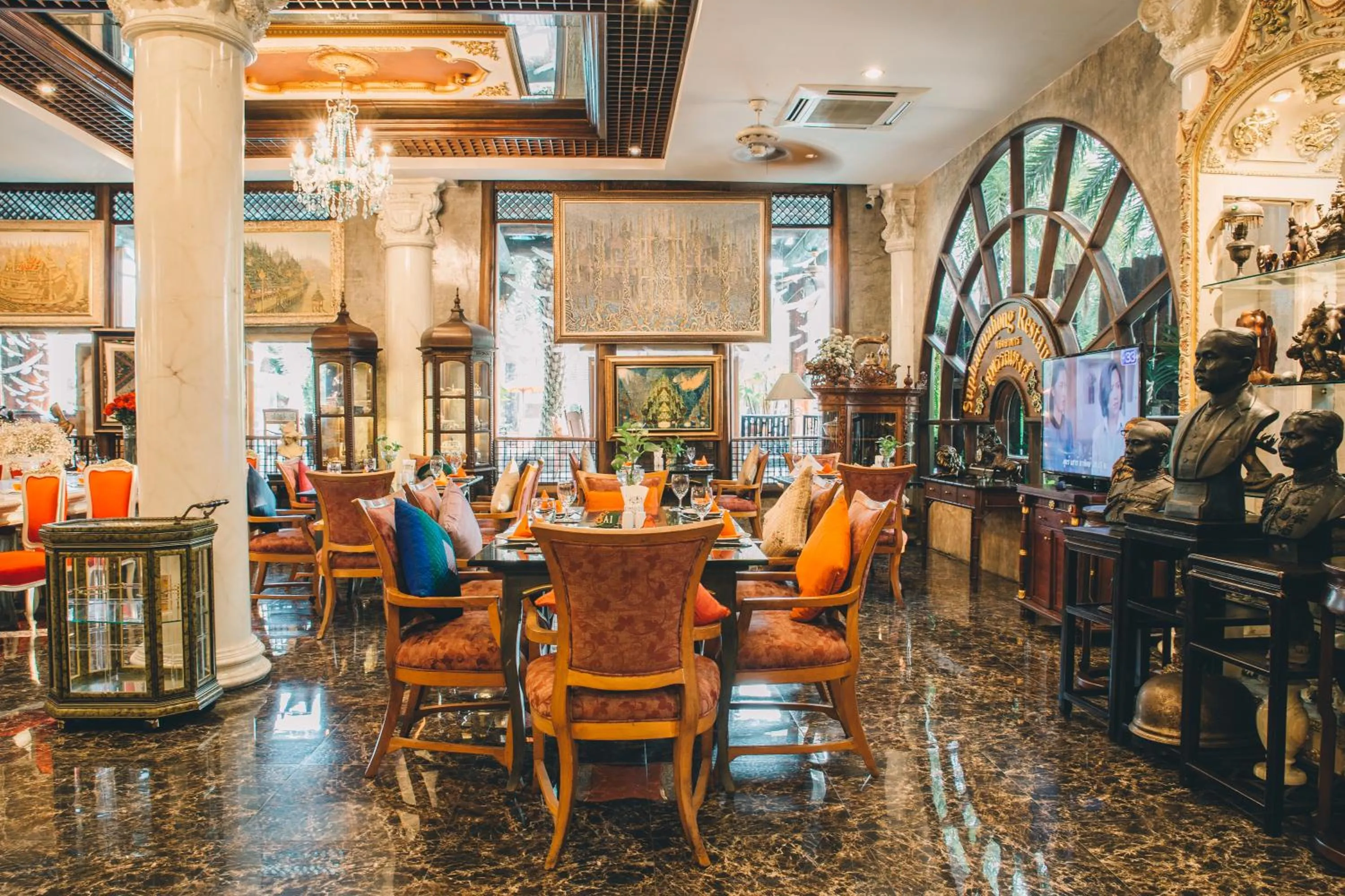 Restaurant/places to eat in Ammata Lanta Resort