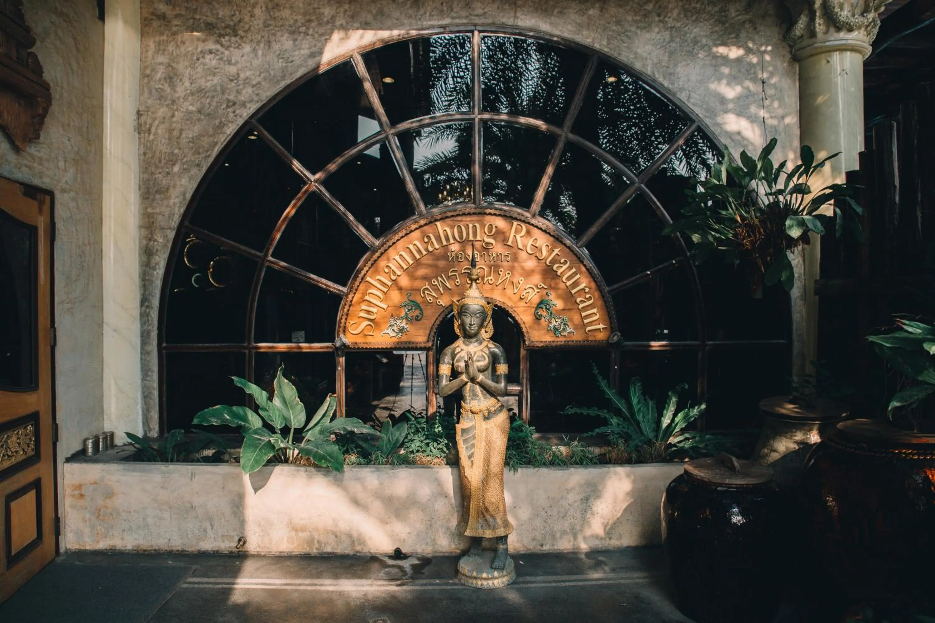 Restaurant/places to eat in Ammata Lanta Resort