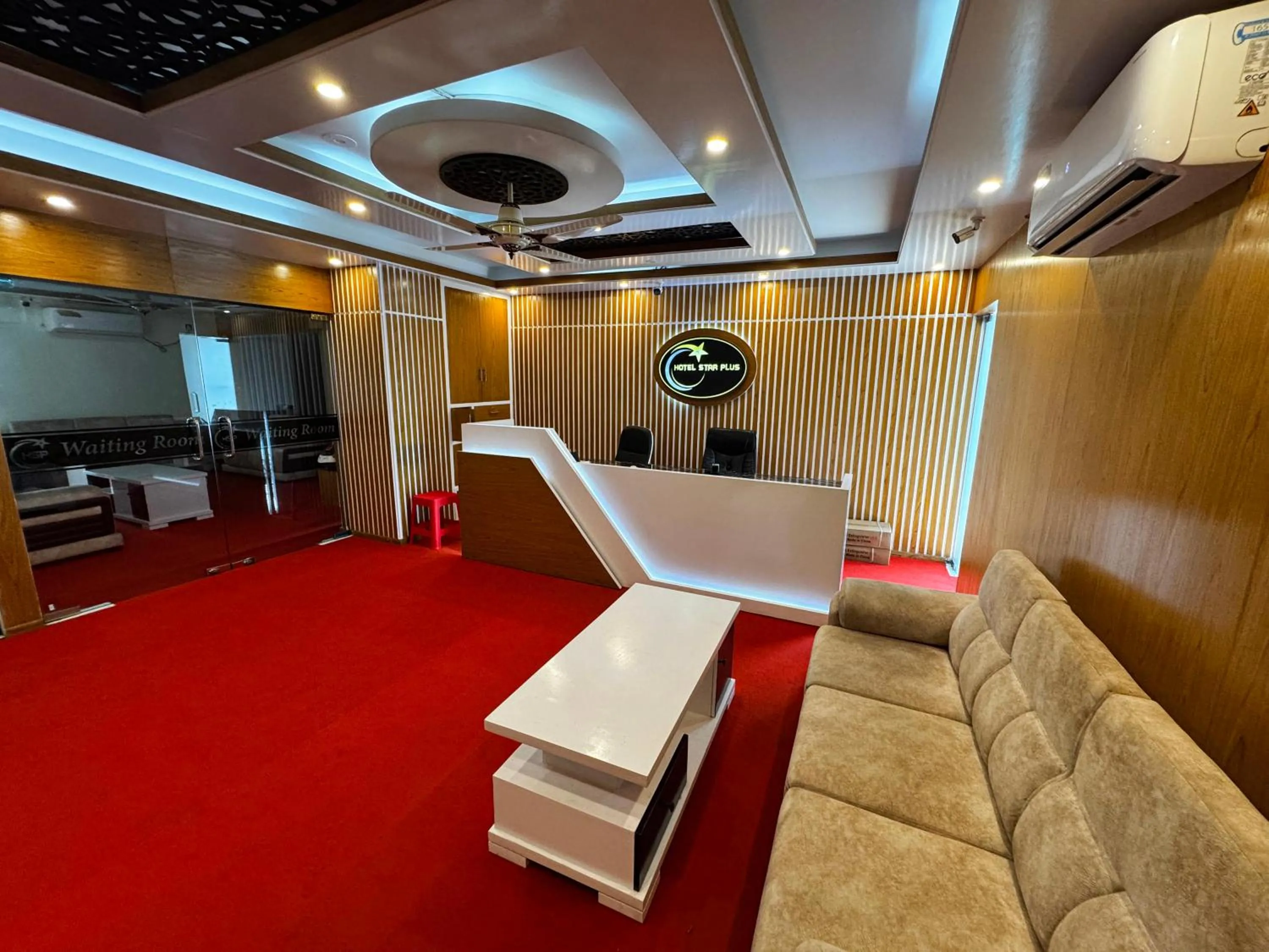 TV and multimedia in Hotel Star Plus Uttora