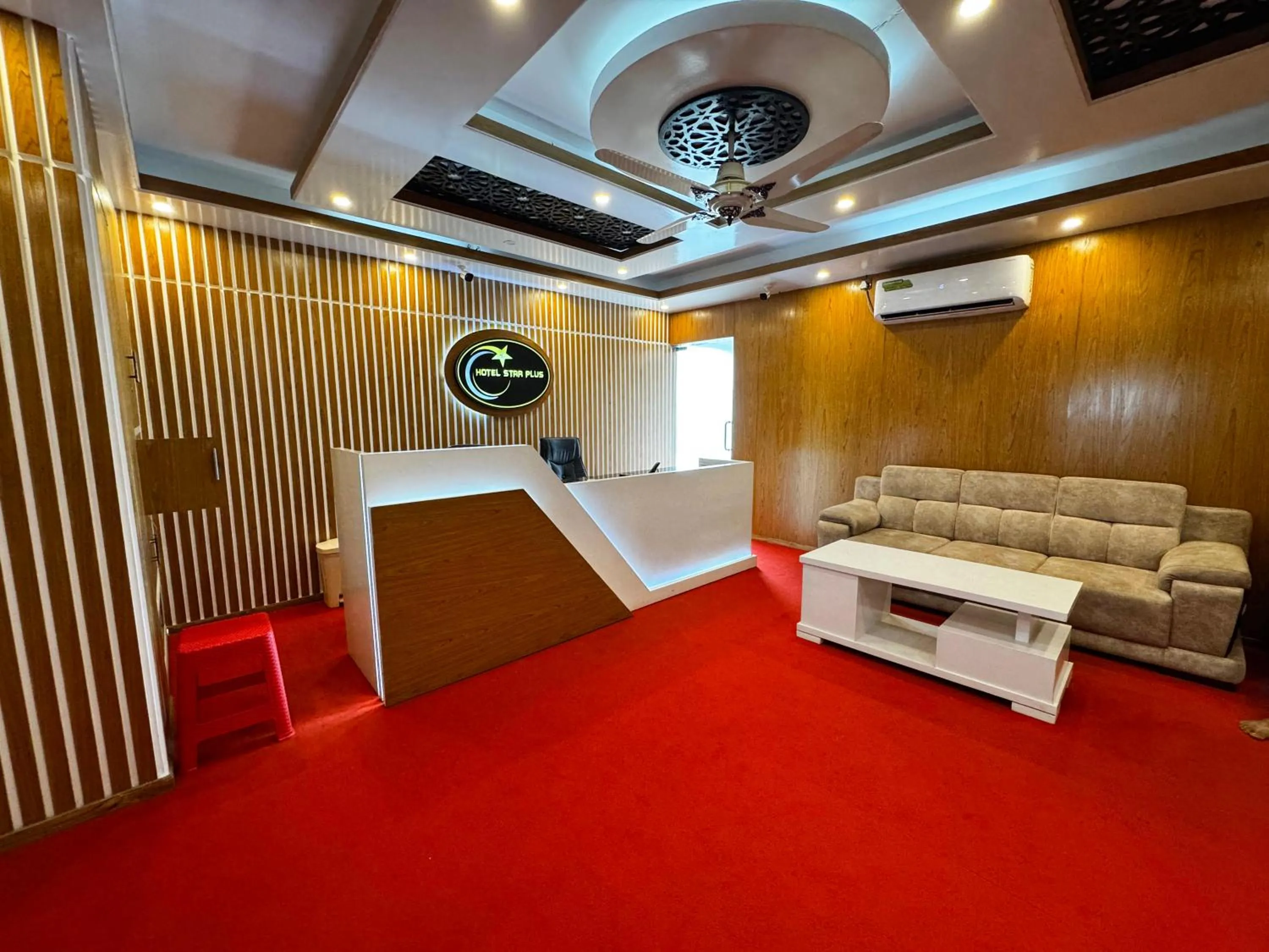 TV and multimedia in Hotel Star Plus Uttora