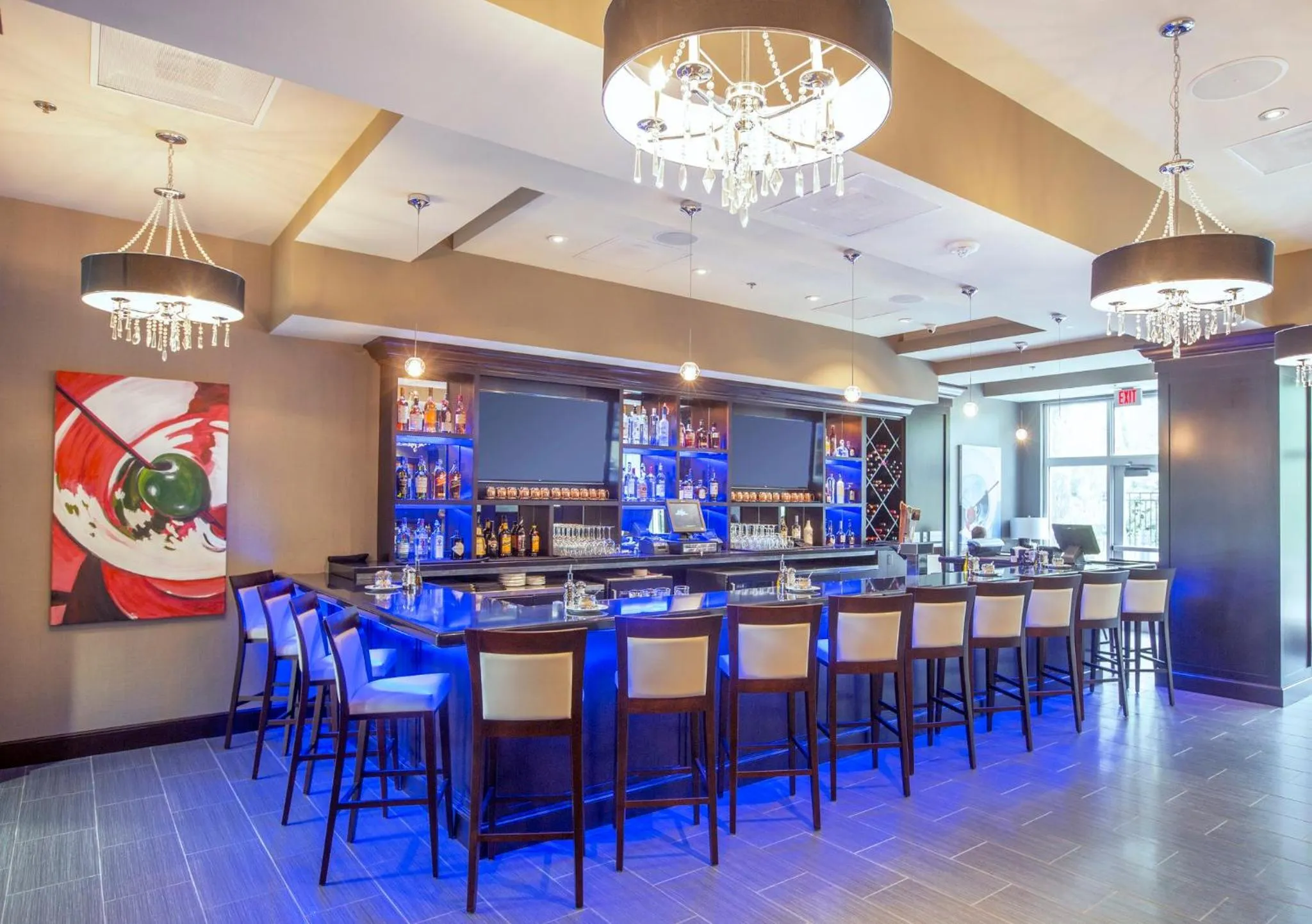 Lounge or bar in Crowne Plaza SHENANDOAH - WOODLANDS AREA by IHG