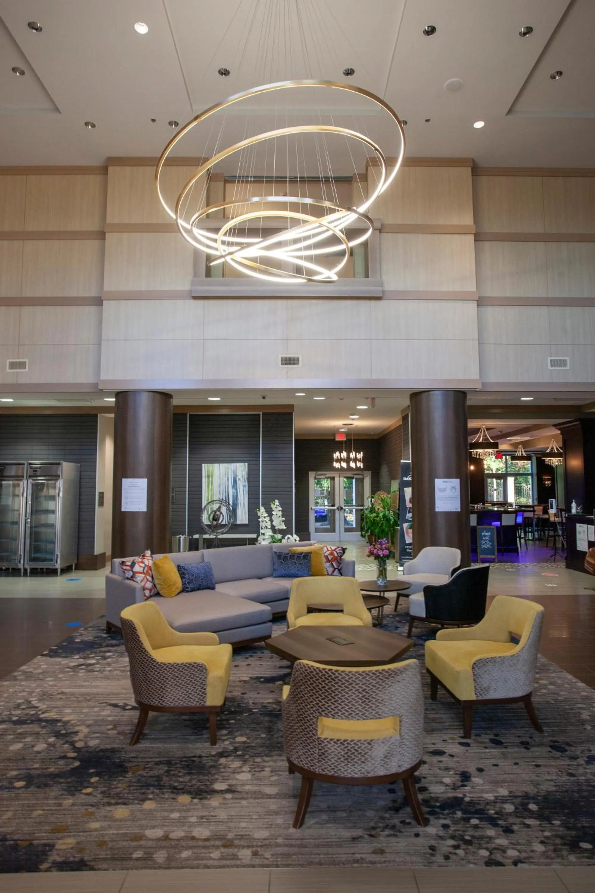 Lobby or reception in Crowne Plaza SHENANDOAH - WOODLANDS AREA by IHG