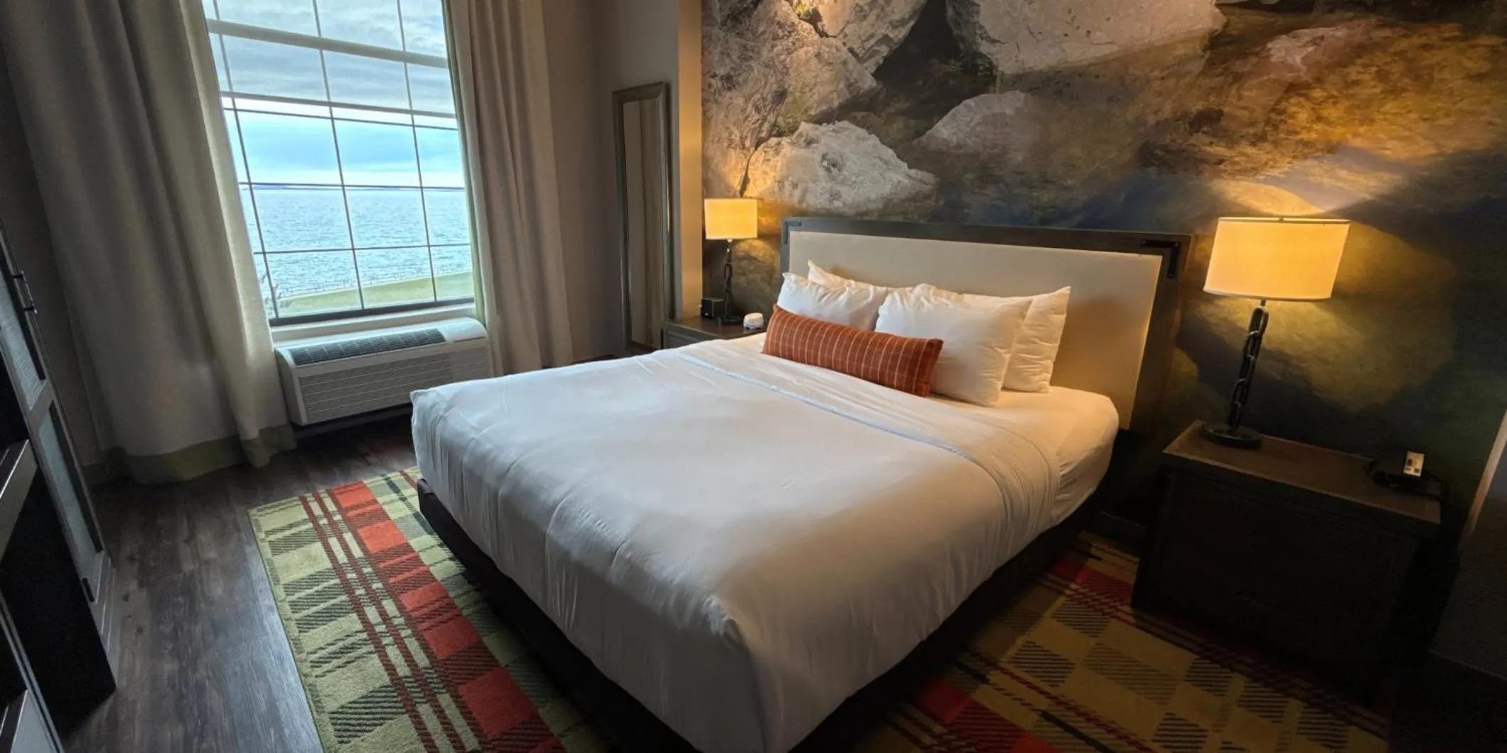 Photo of the whole room, Bed in Hotel Indigo Traverse City by IHG