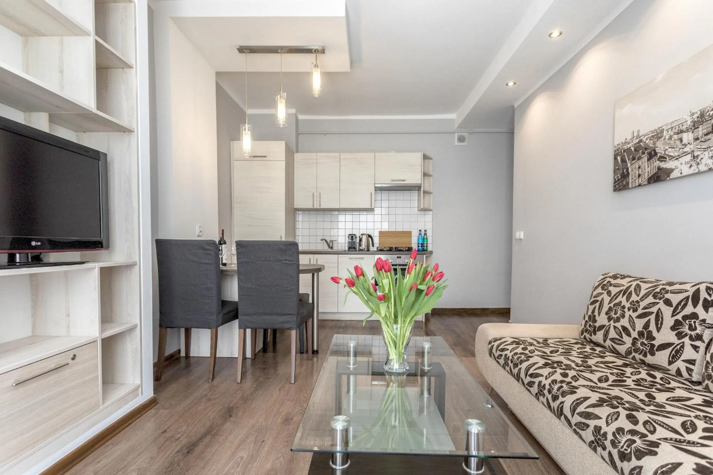 Kitchen or kitchenette in Apartament Chmielna by Your Freedom