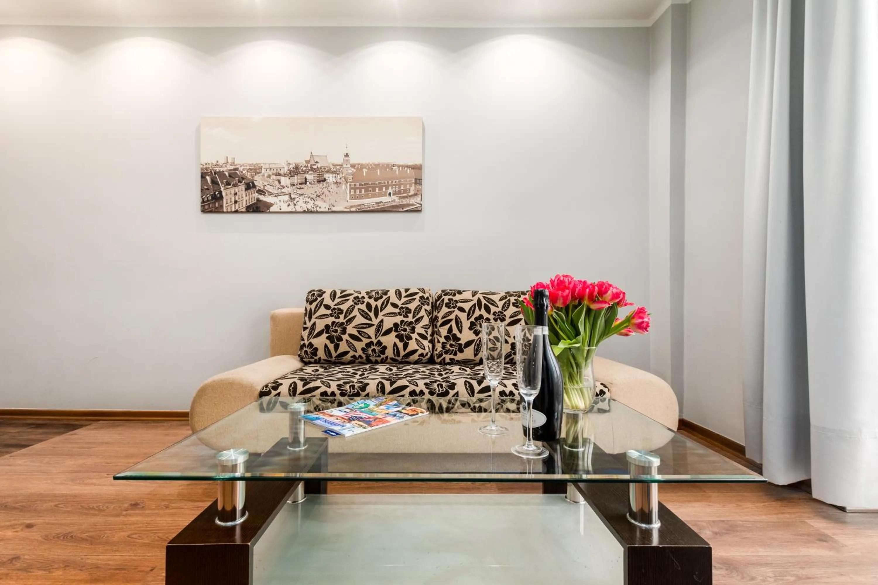 Living room in Apartament Chmielna by Your Freedom