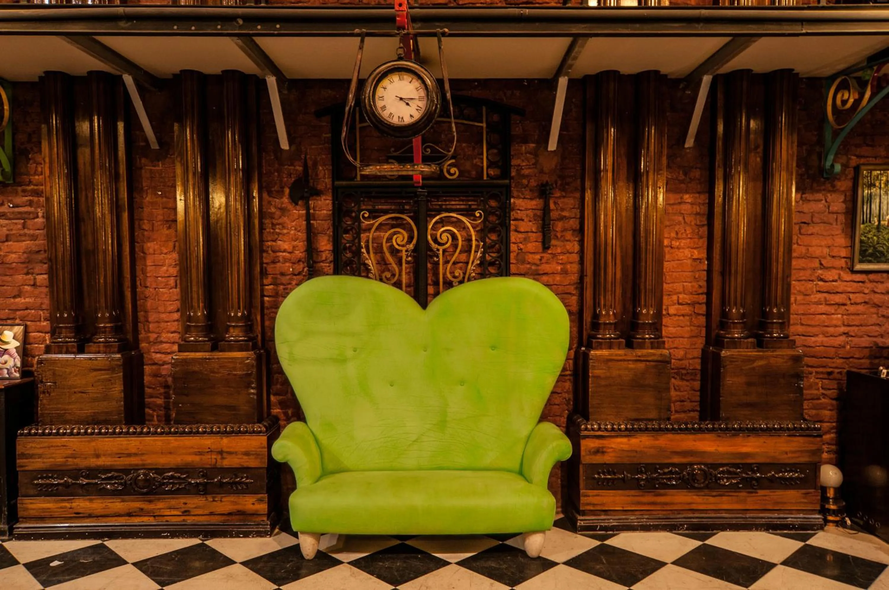 Communal lounge/ TV room in DEL900 Hotel Boutique