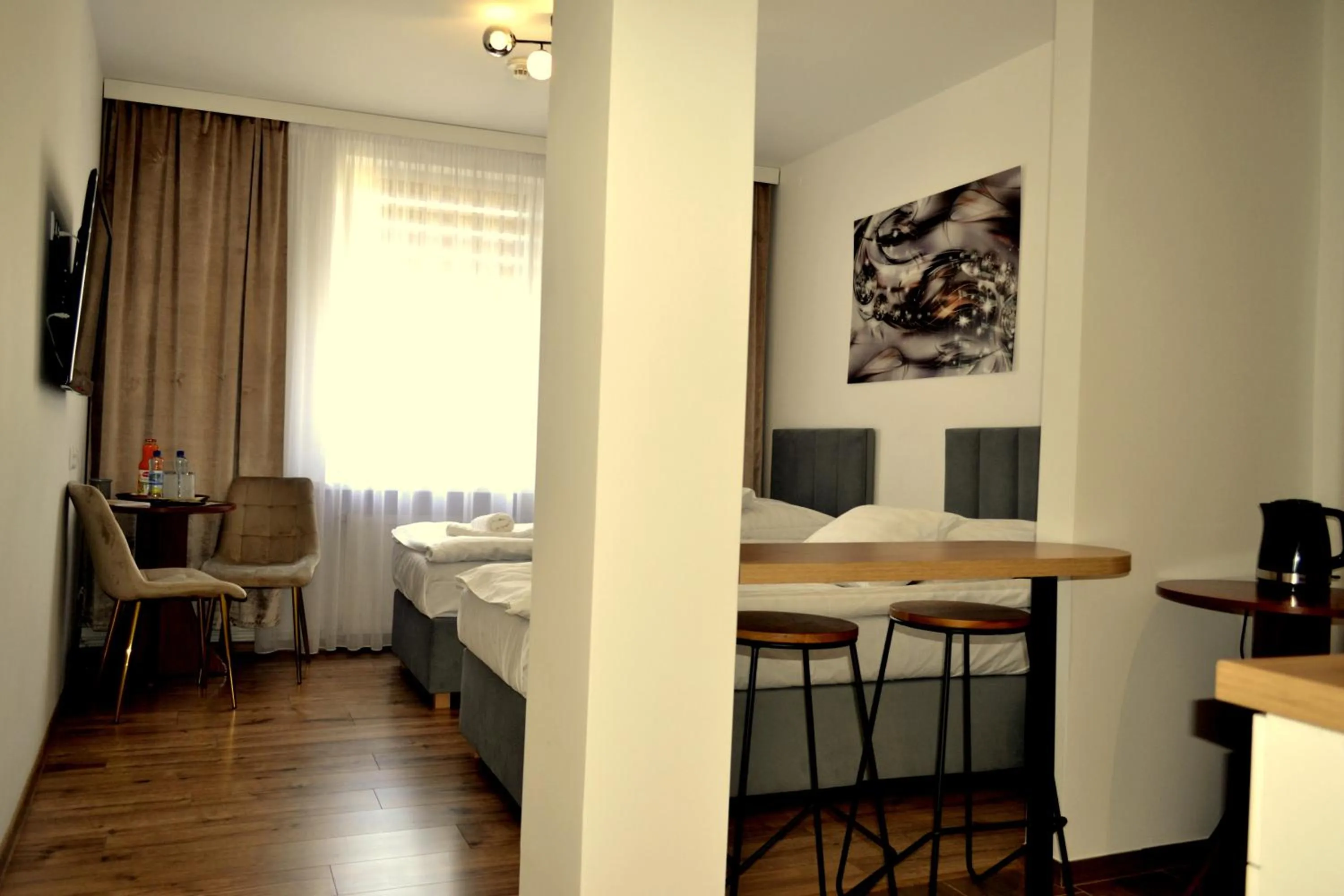 Kitchen or kitchenette, Bed in Hotel Piast