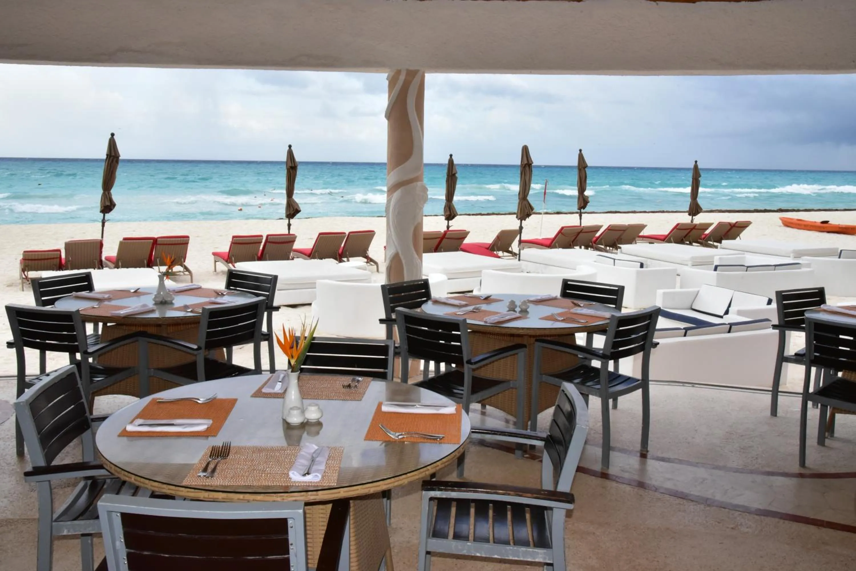 Restaurant/Places to Eat in Sunset Fishermen Beach Resort - All Inclusive