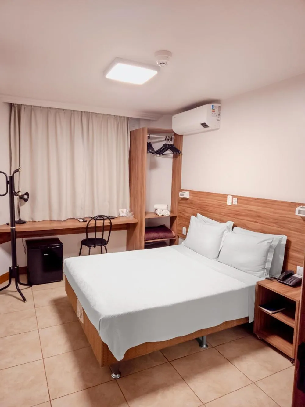 Bed in Hotel Mont Blanc