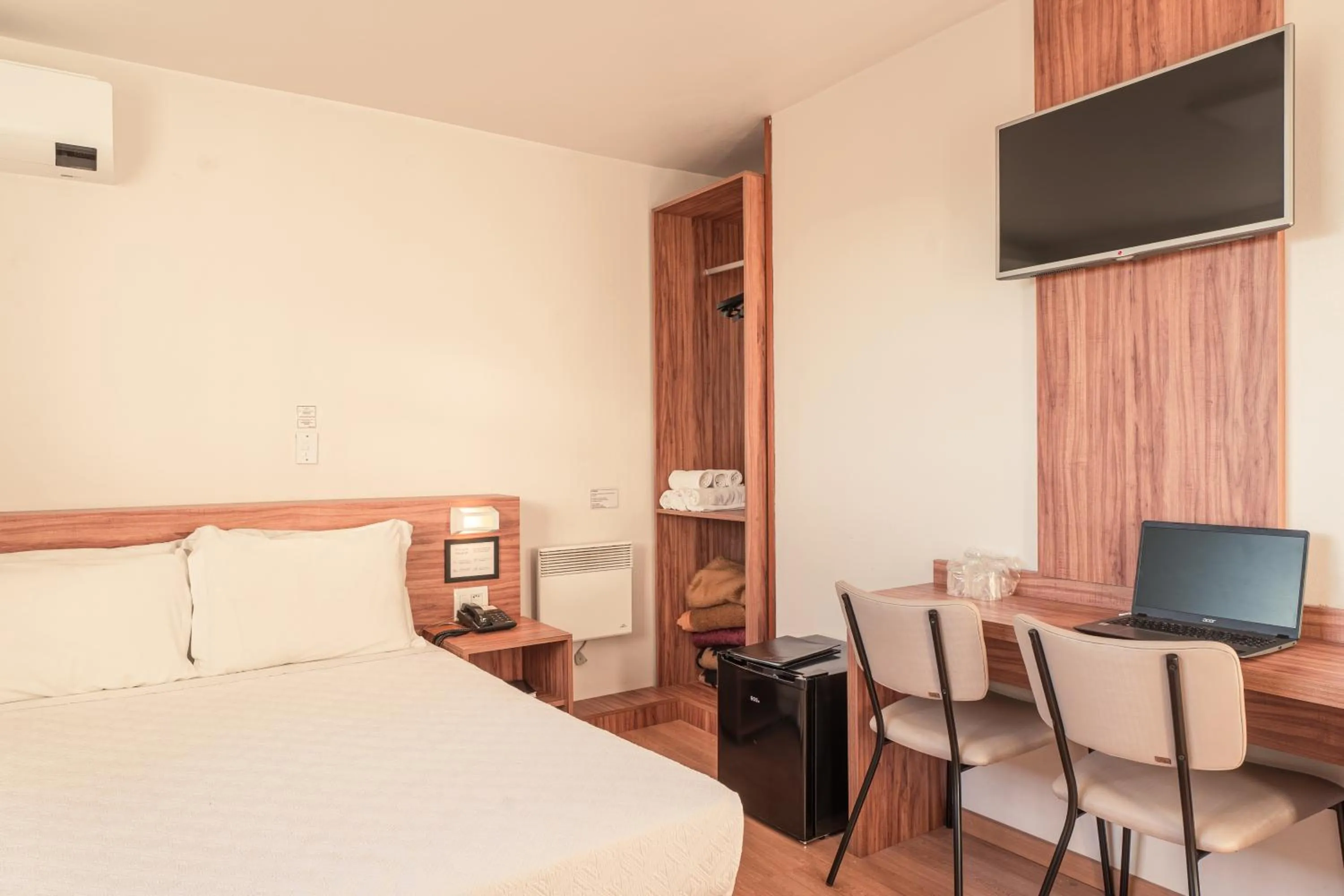 Bed in Hotel Mont Blanc