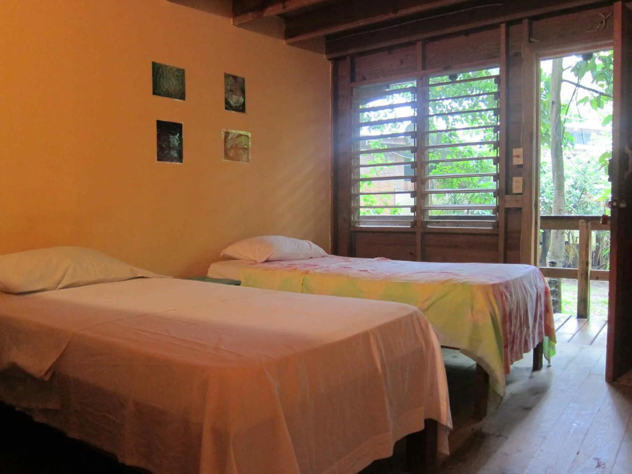 Bedroom, Bed in Hotel Chillies and Native Sons Diving