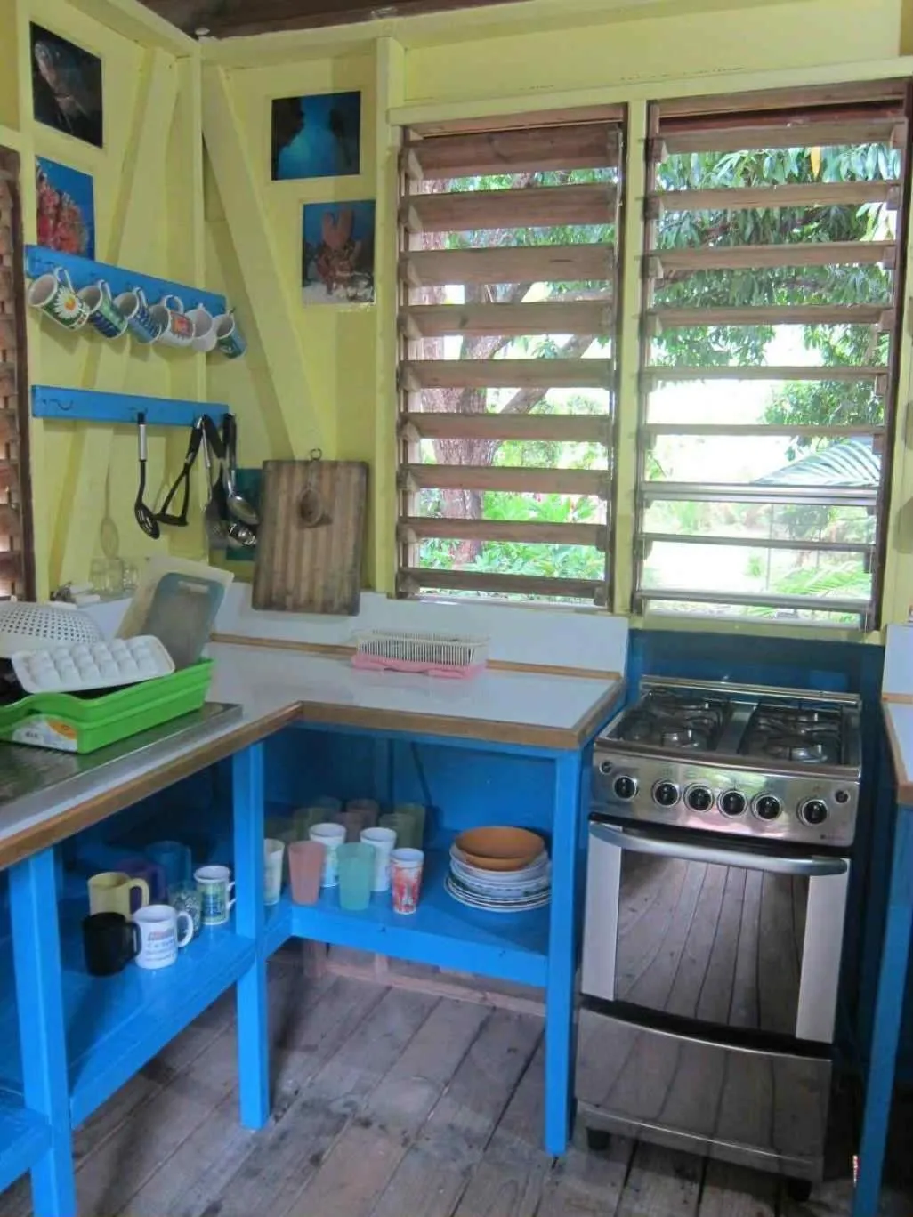Communal kitchen in Hotel Chillies and Native Sons Diving