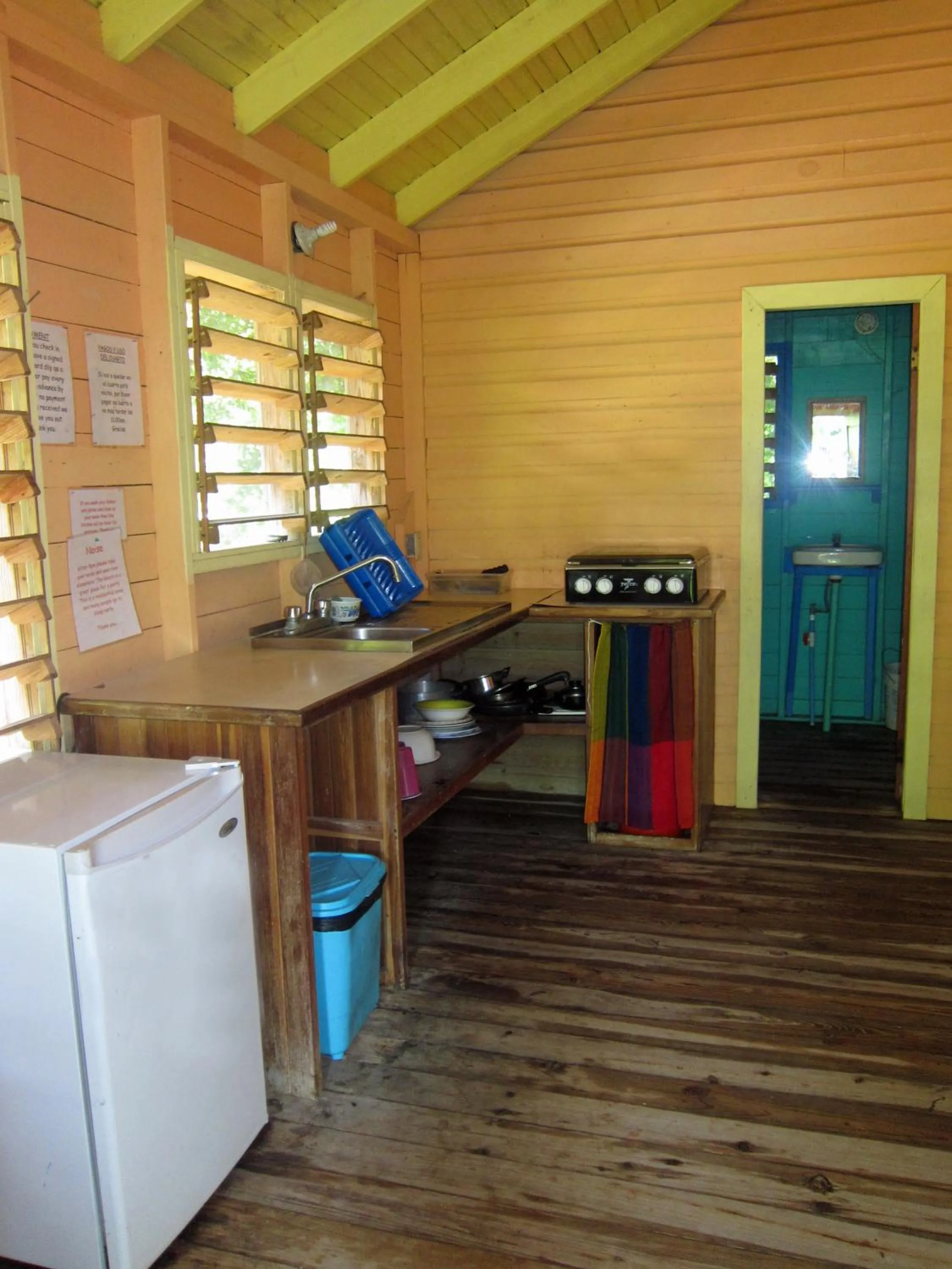 Kitchen or kitchenette in Hotel Chillies and Native Sons Diving