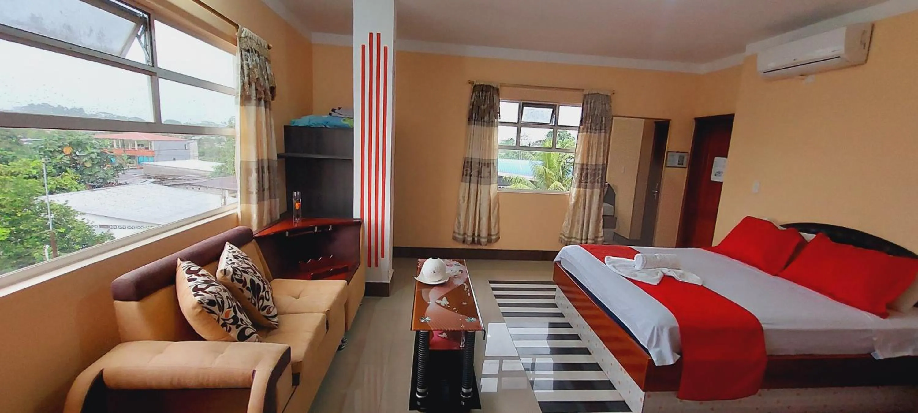 Seating area, Bed in Hotel Platinum Class