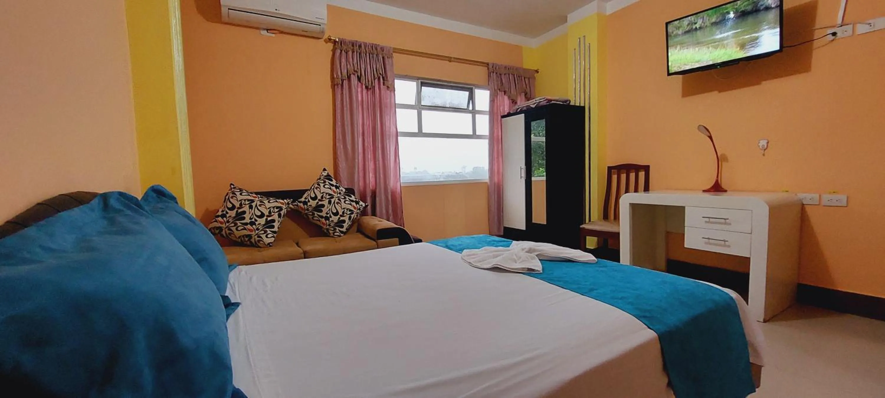 Photo of the whole room, Bed in Hotel Platinum Class