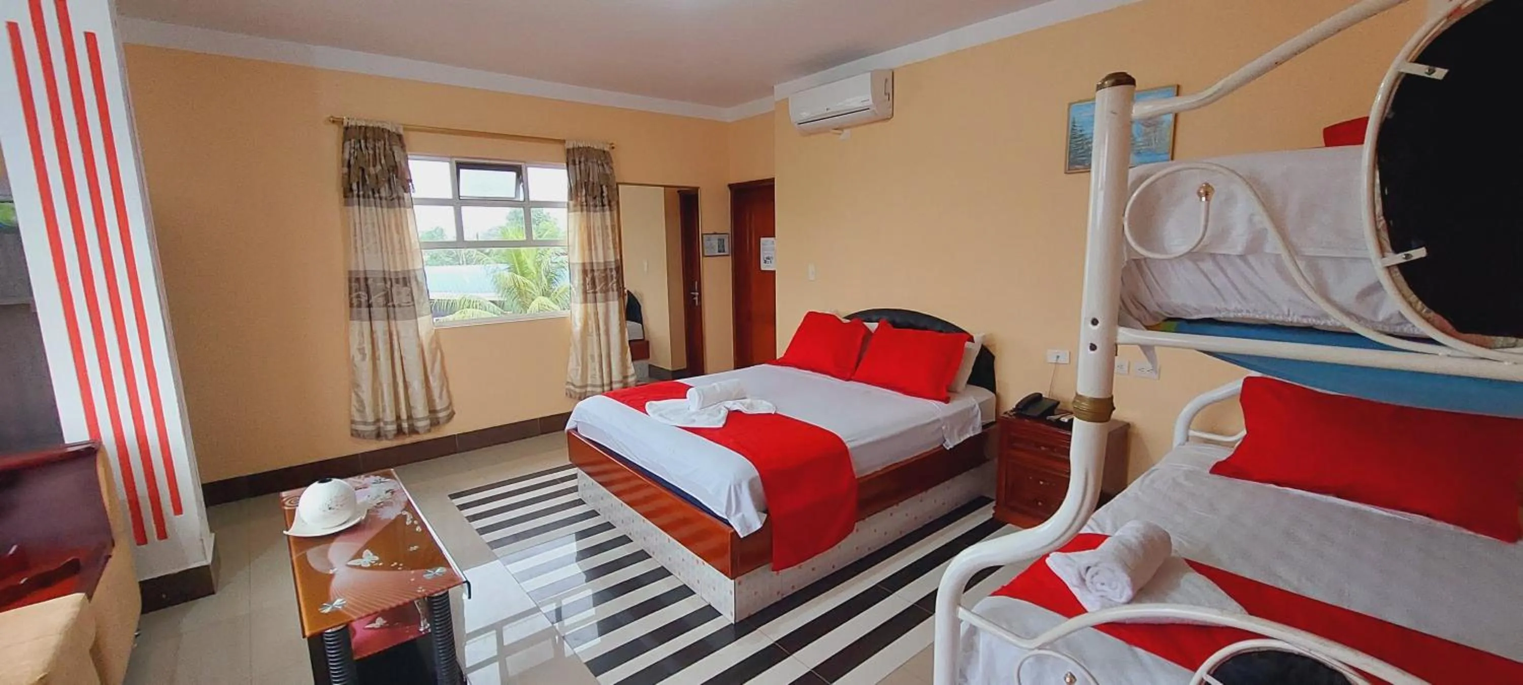 Property building, Bed in Hotel Platinum Class