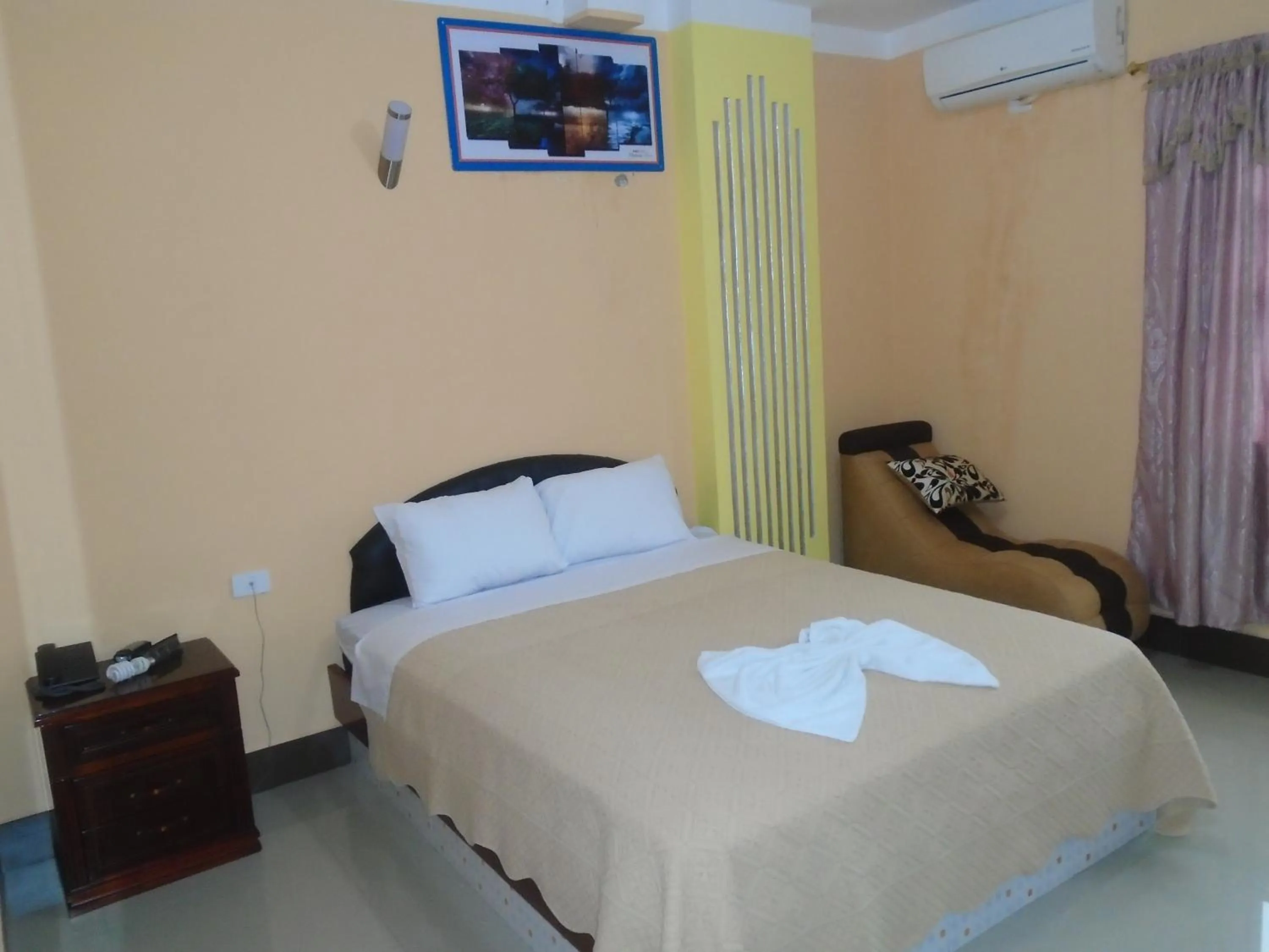 Bedroom, Bed in Hotel Platinum Class