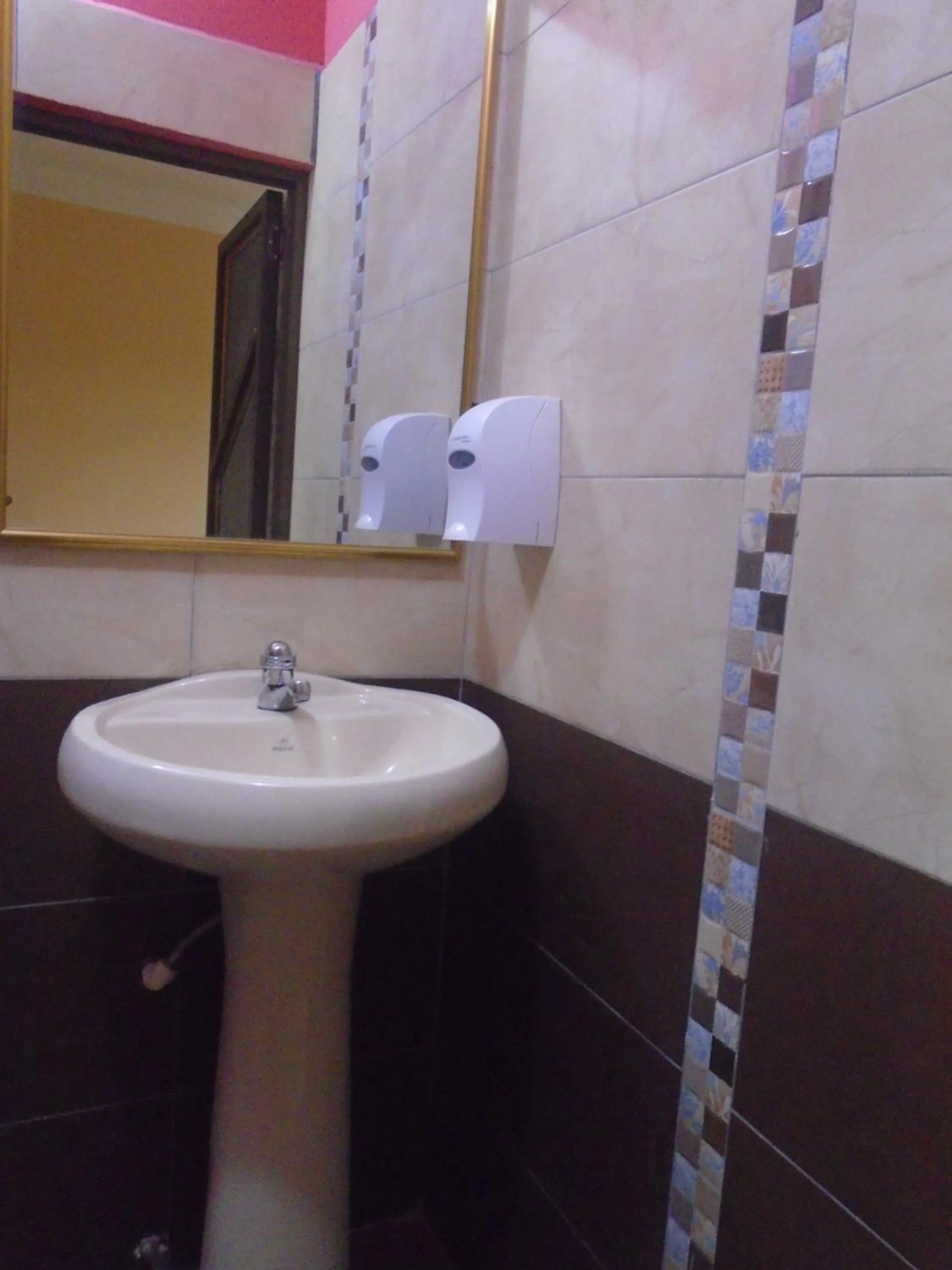 Bathroom in Hotel Platinum Class