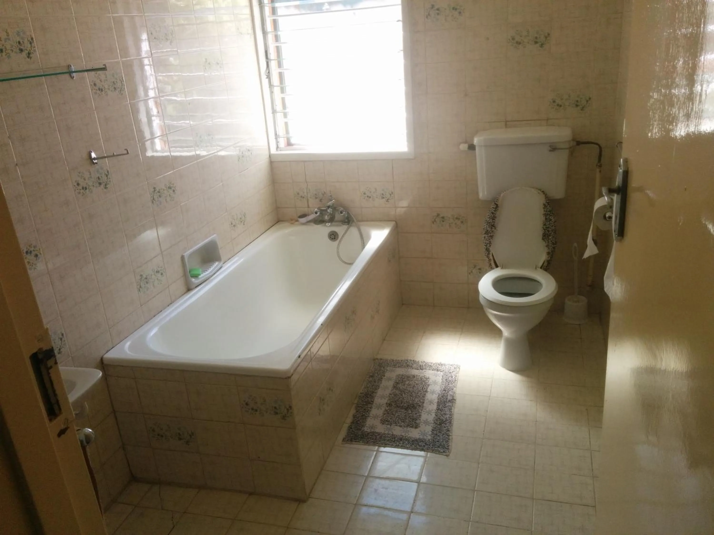 Deluxe Double Room with Bath in Kuku Royal Lodge