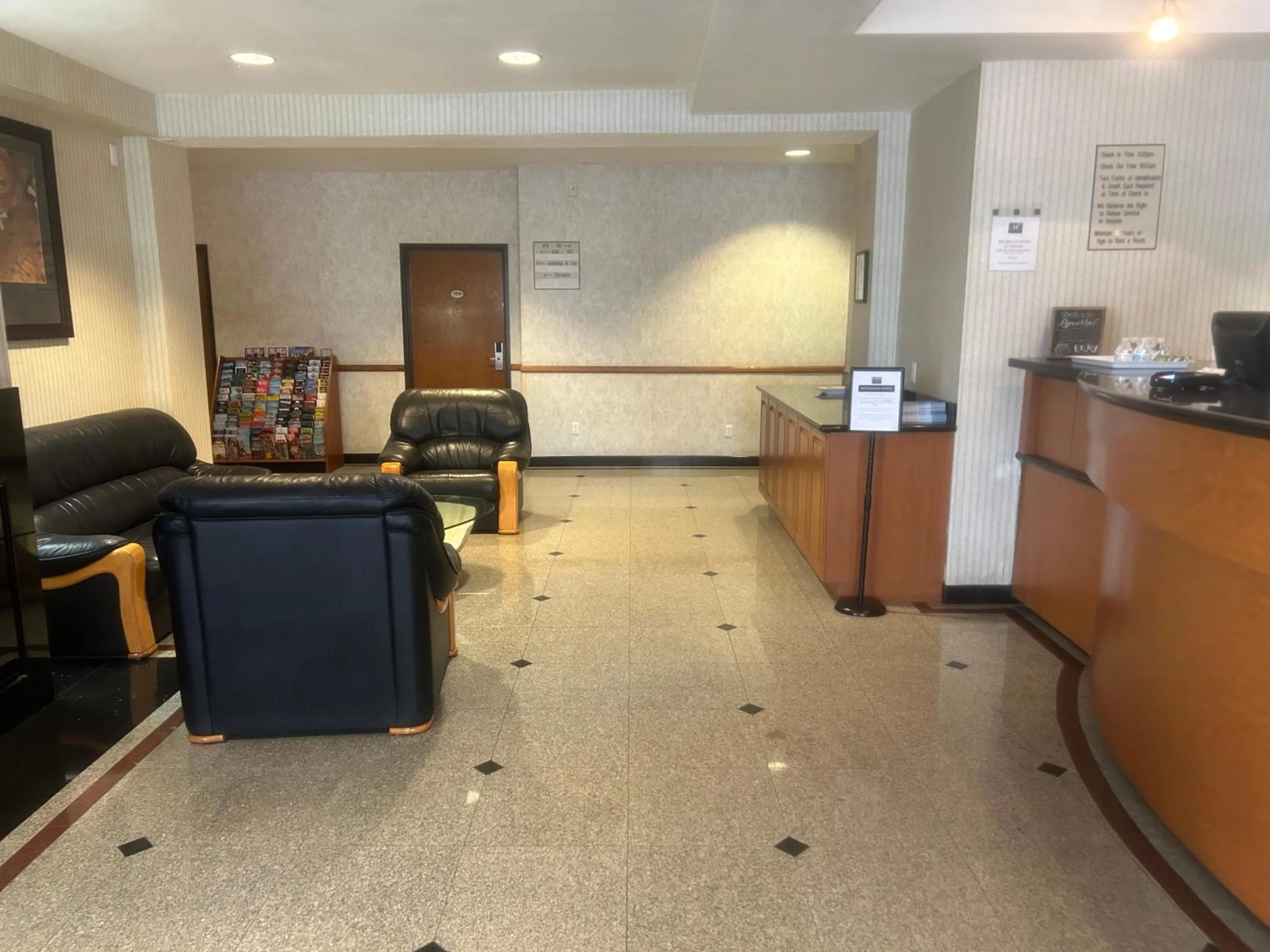 Lobby or reception in Huntington Beach Inn