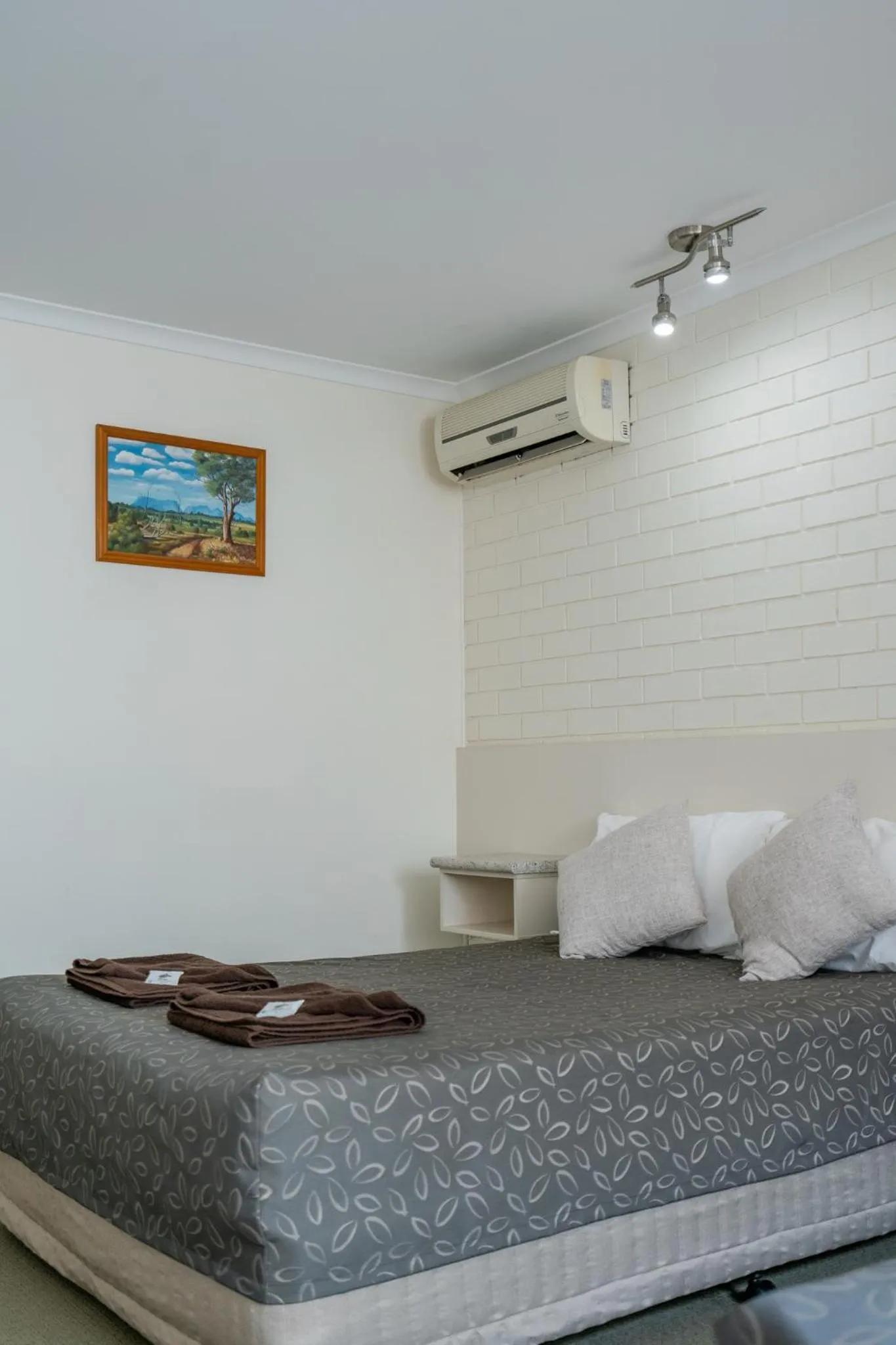 Bed in Capella Hotel Motel