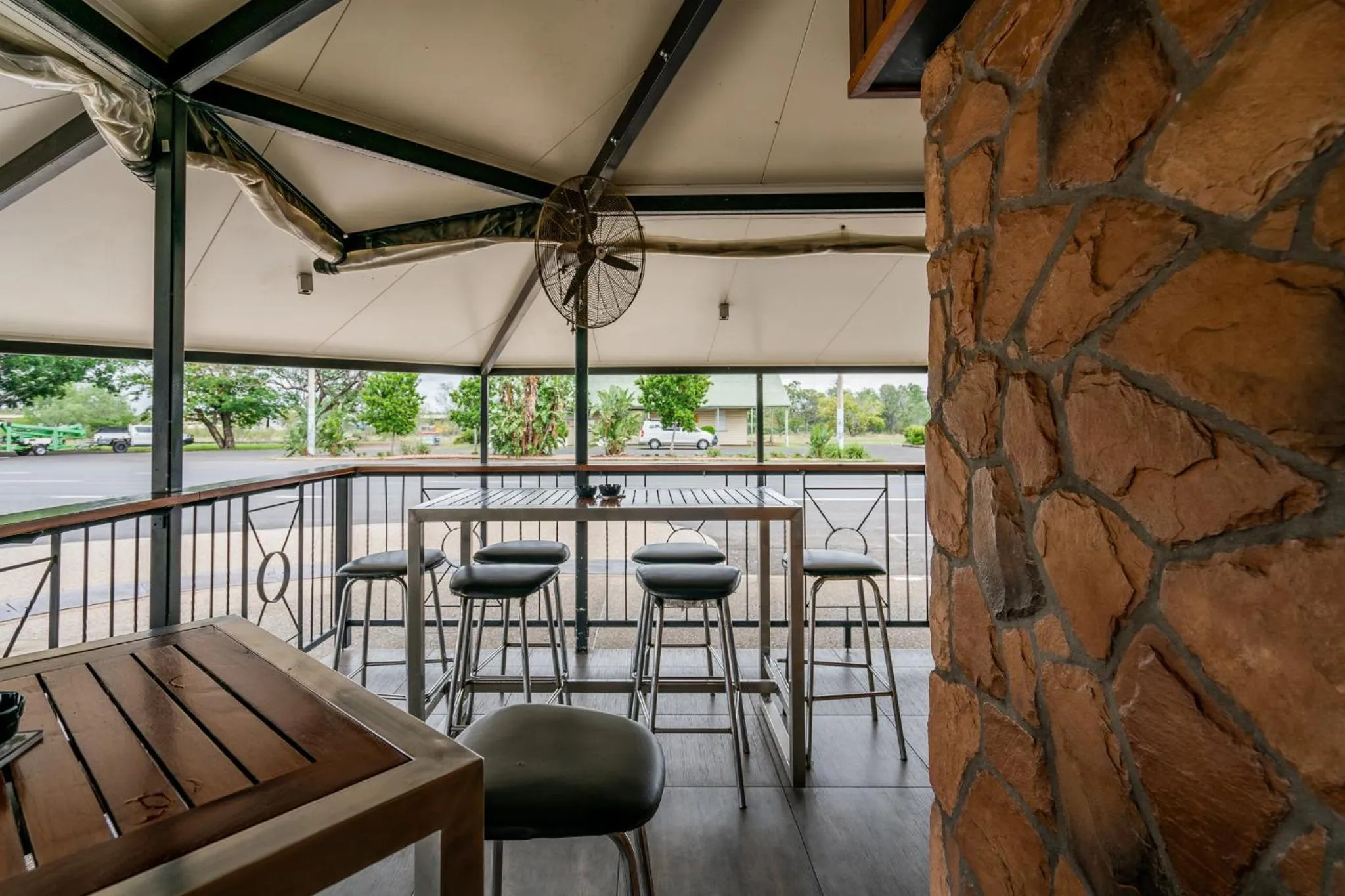 Restaurant/places to eat in Capella Hotel Motel