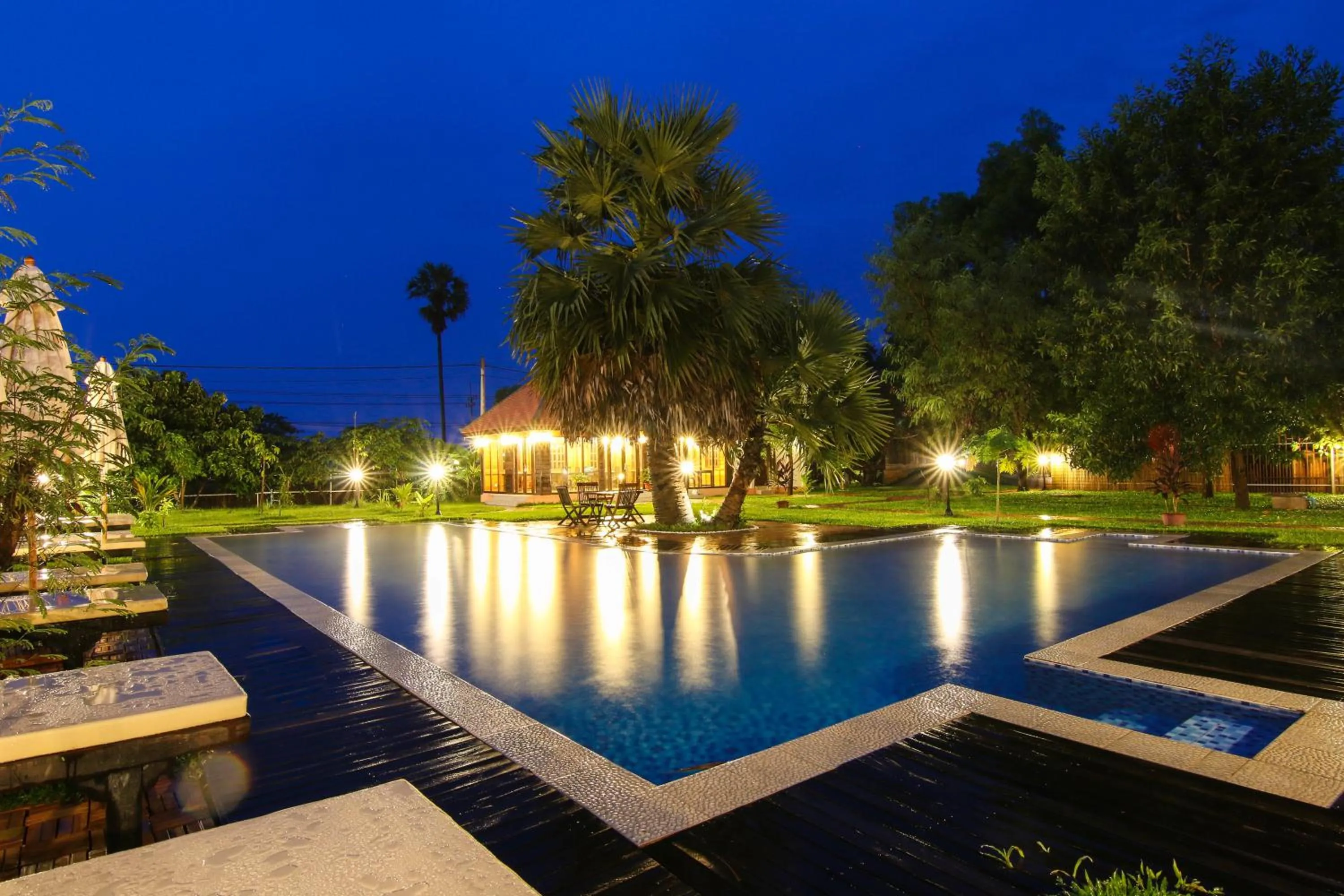 Swimming pool in Angkor Heart Bungalow