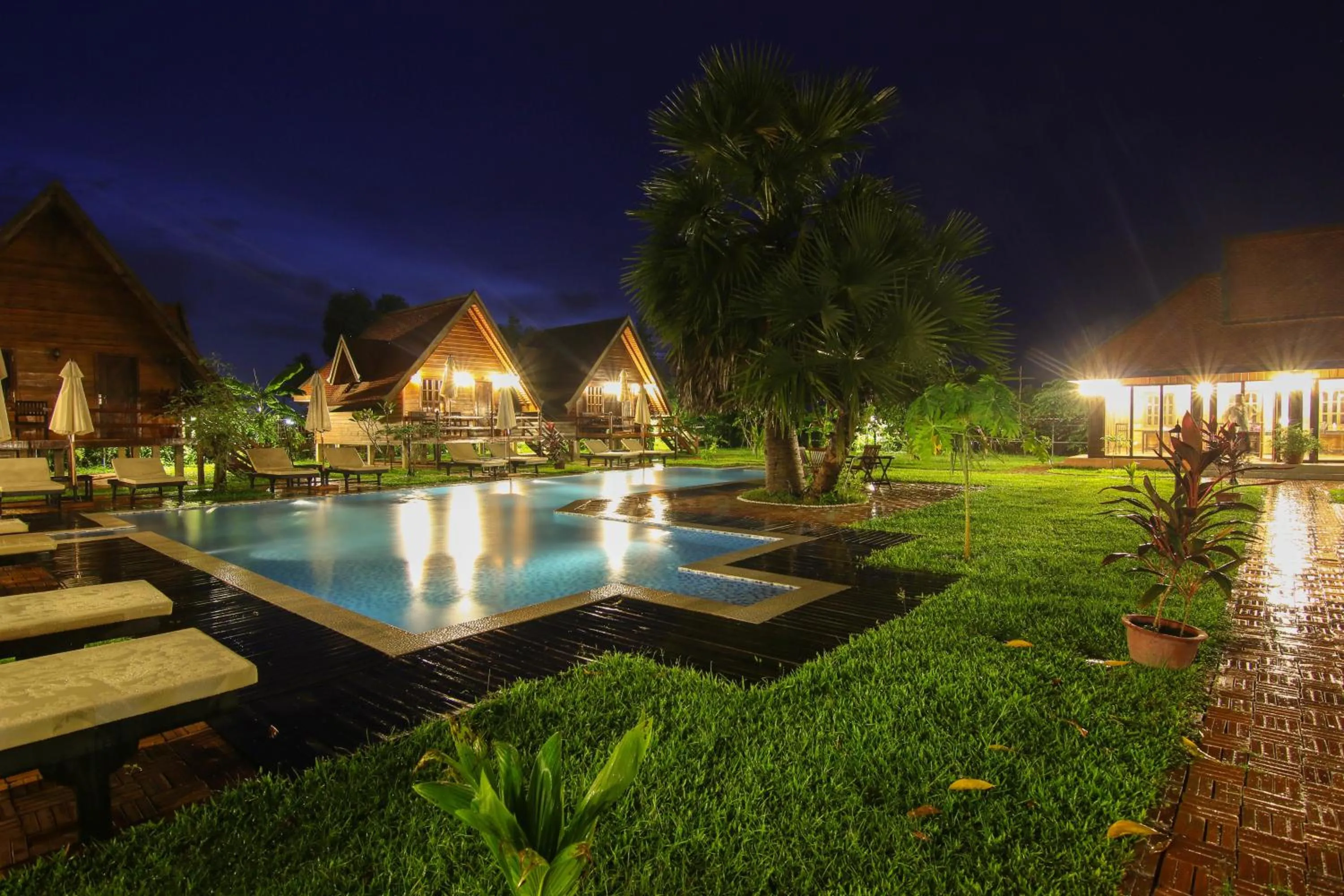 Swimming pool in Angkor Heart Bungalow
