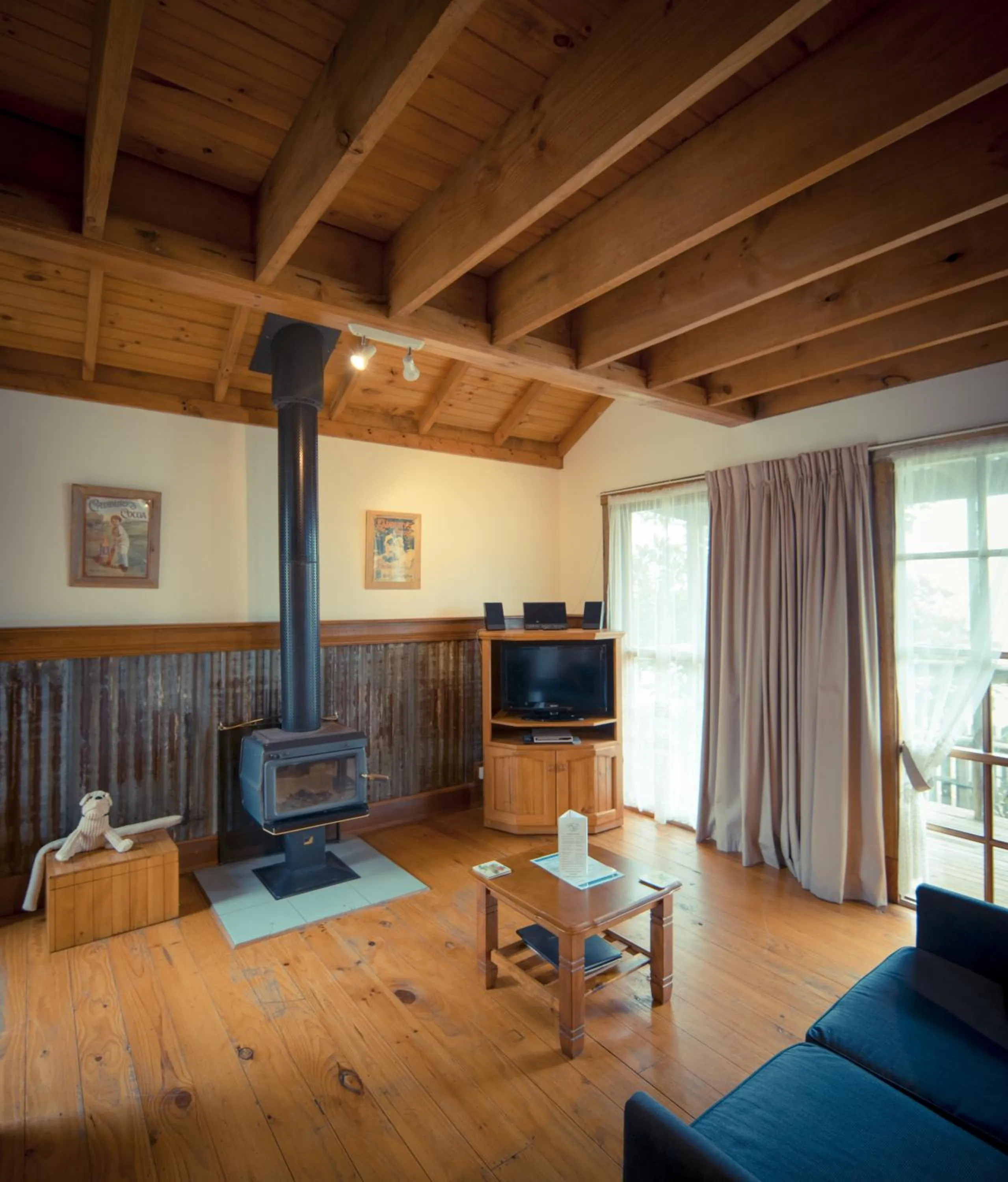 Seating area in Sanctuary Park Cottages