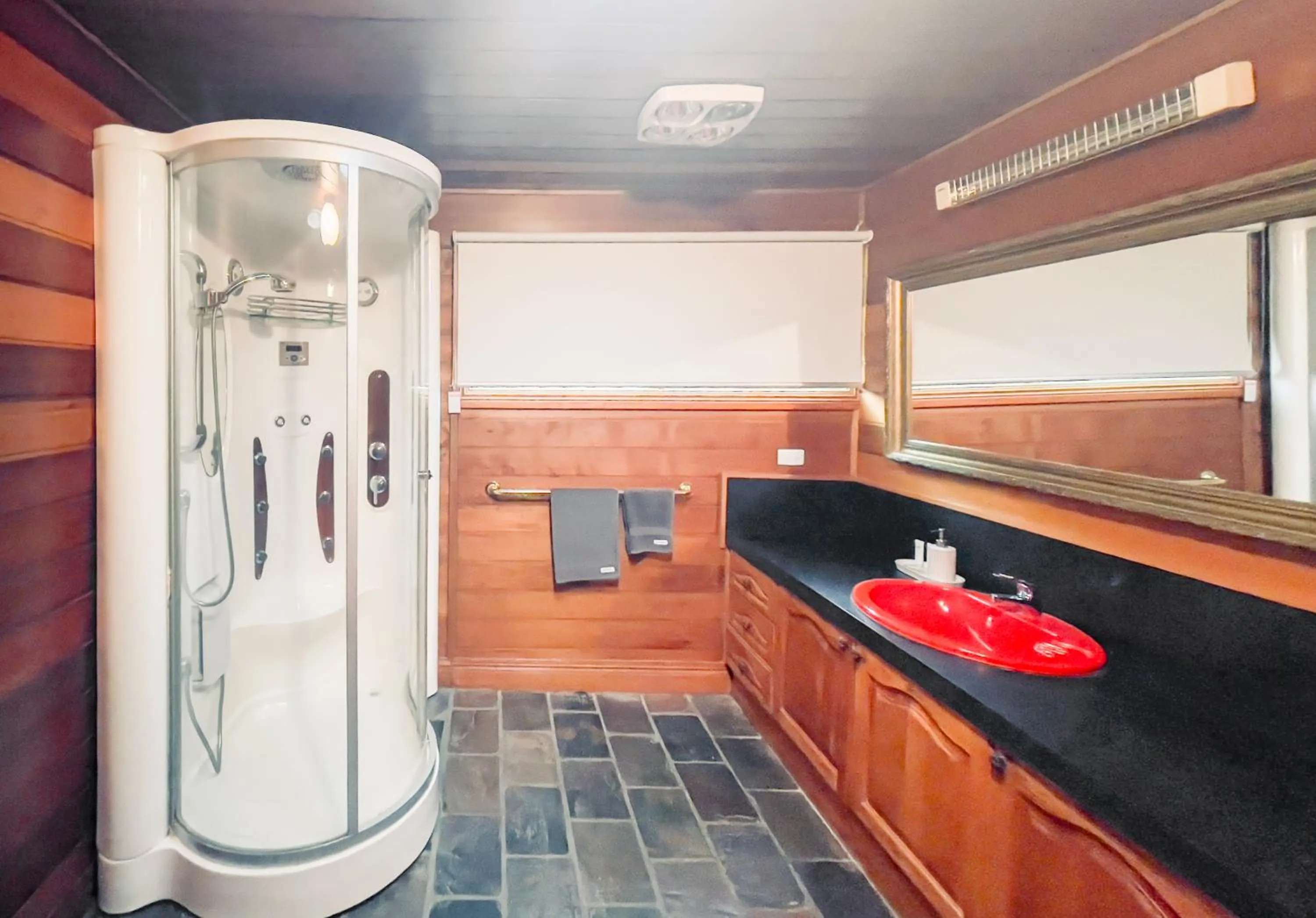 Shower in Sanctuary Park Cottages