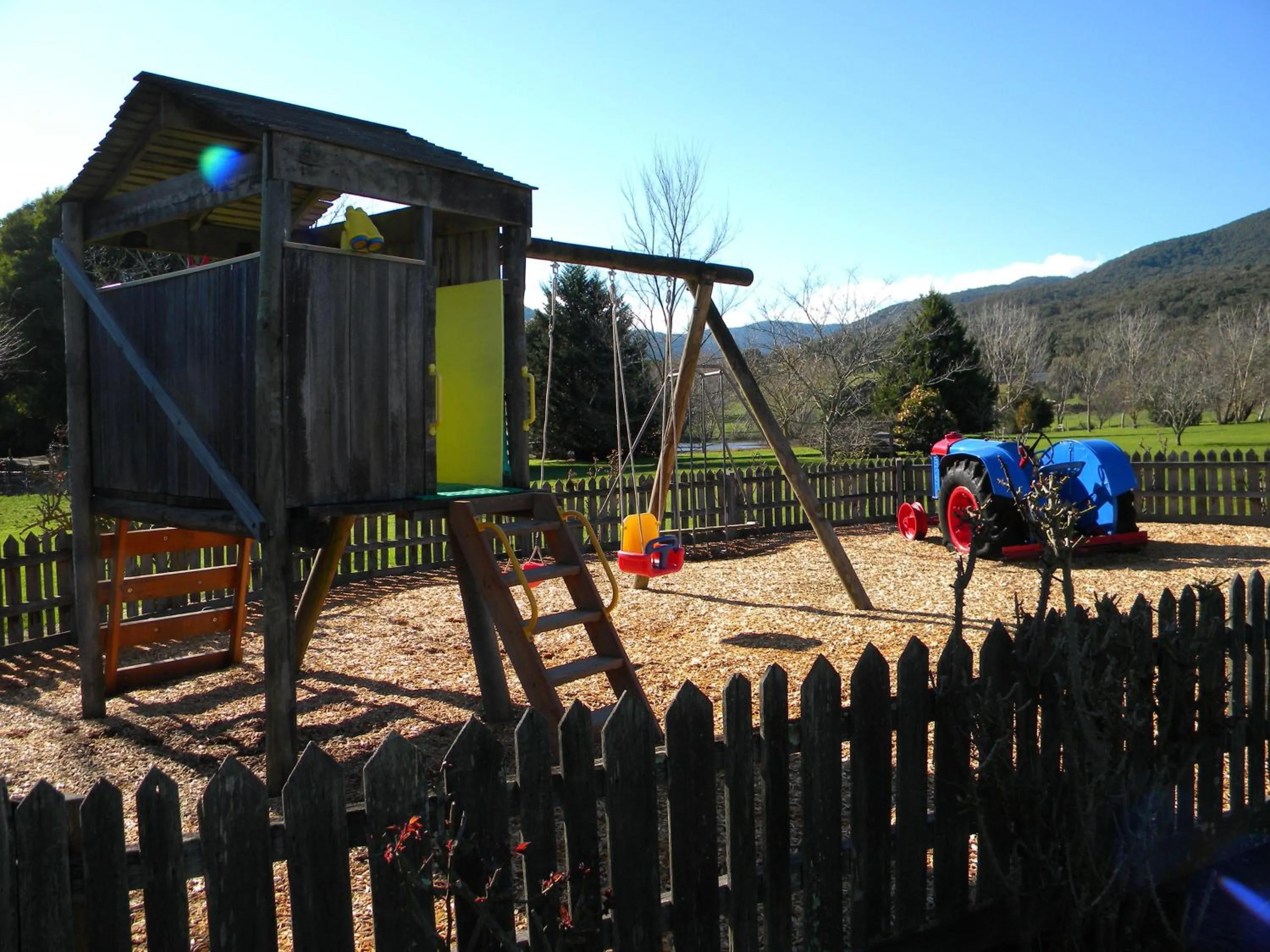 Children play ground in Sanctuary Park Cottages