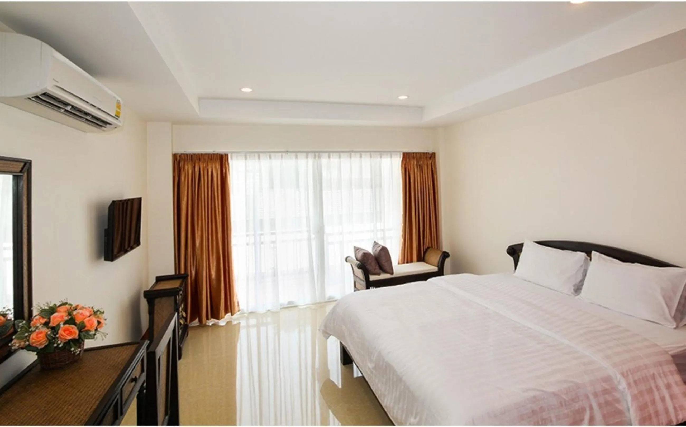 Photo of the whole room, Bed in Takanta Place