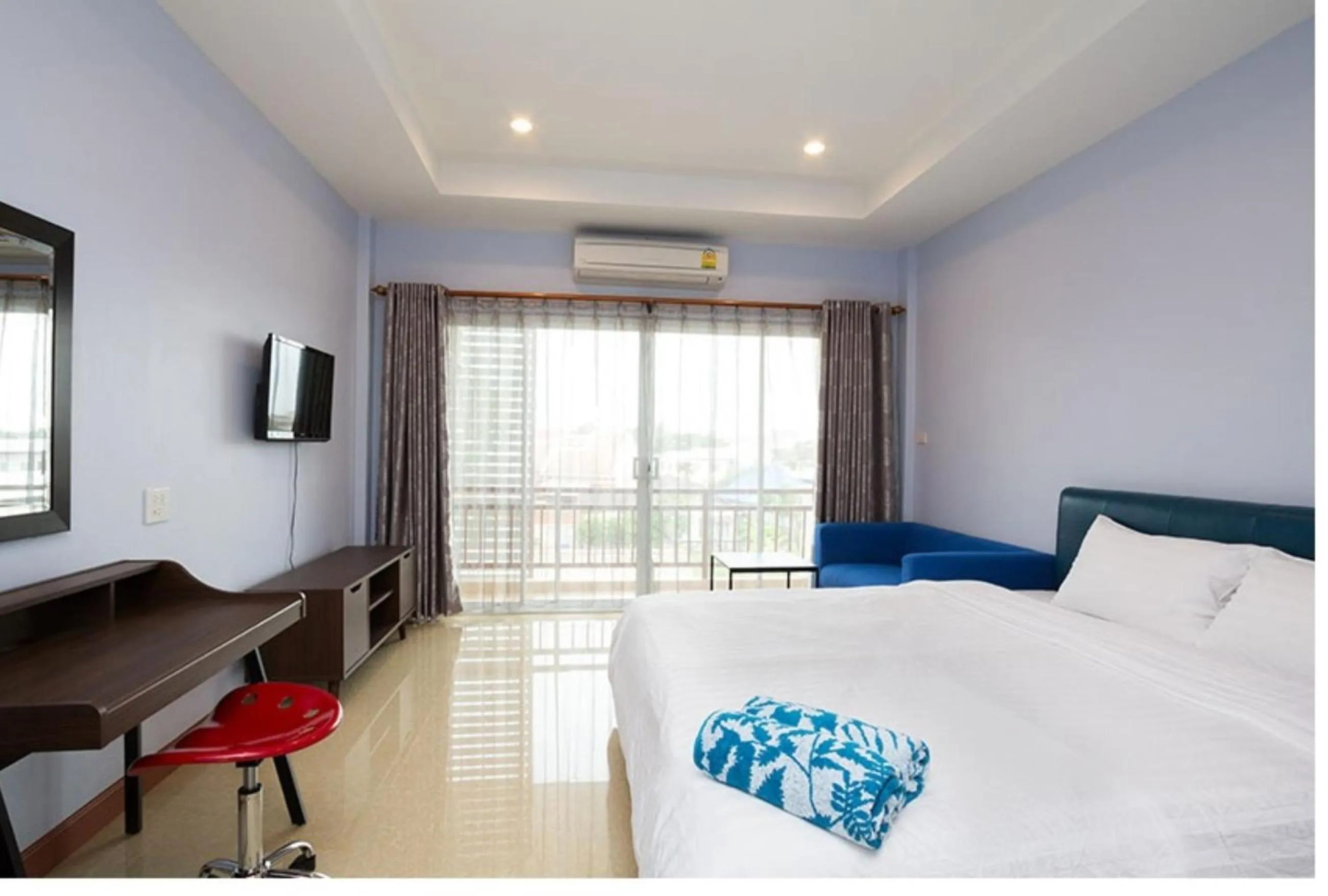 Photo of the whole room, Bed in Takanta Place