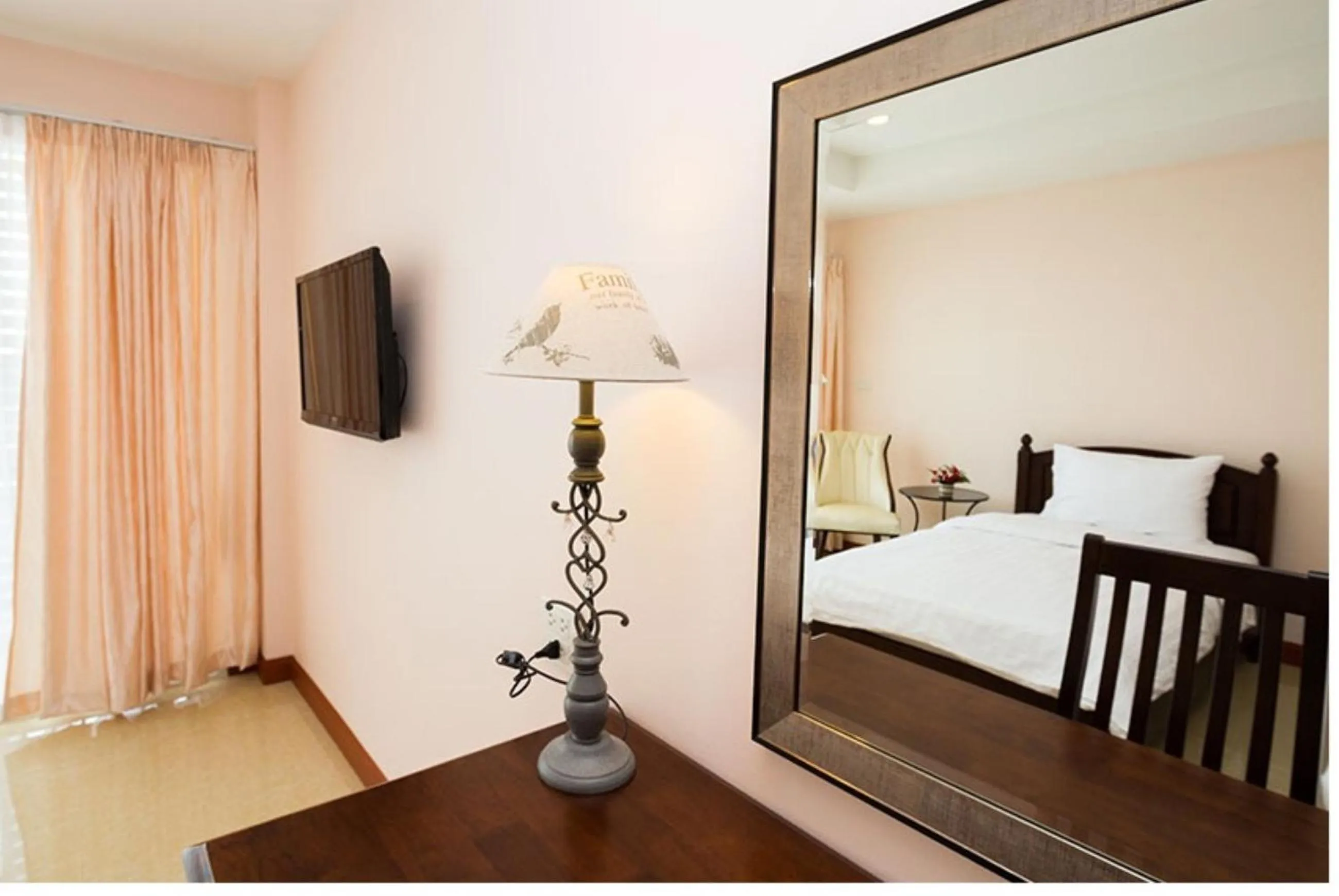 Photo of the whole room, Bed in Takanta Place