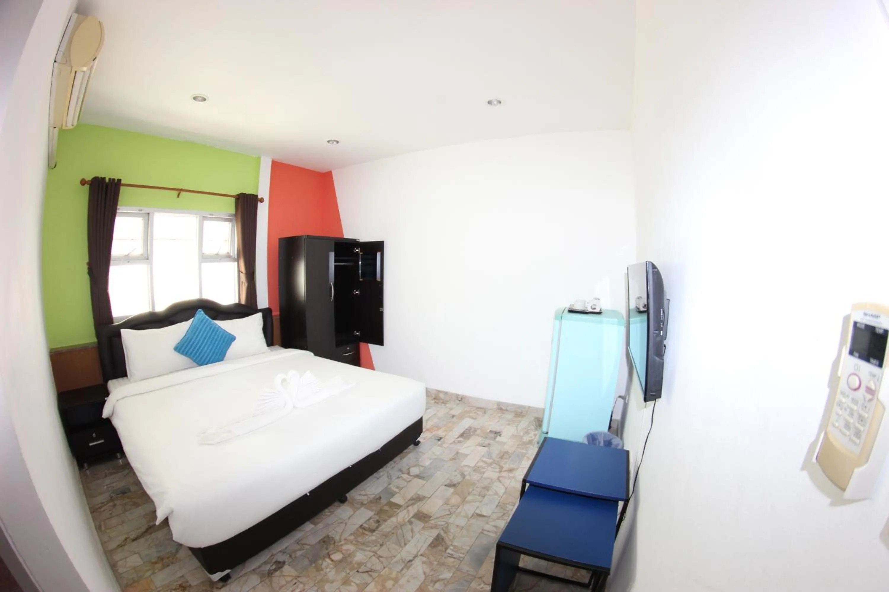 Photo of the whole room, Bed in Tulip Inn