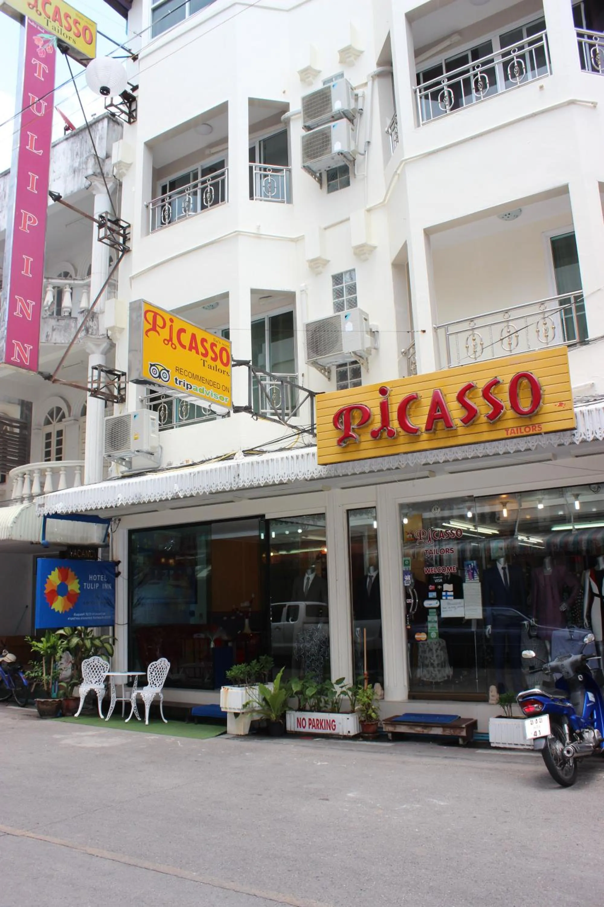 Facade/entrance in Tulip Inn